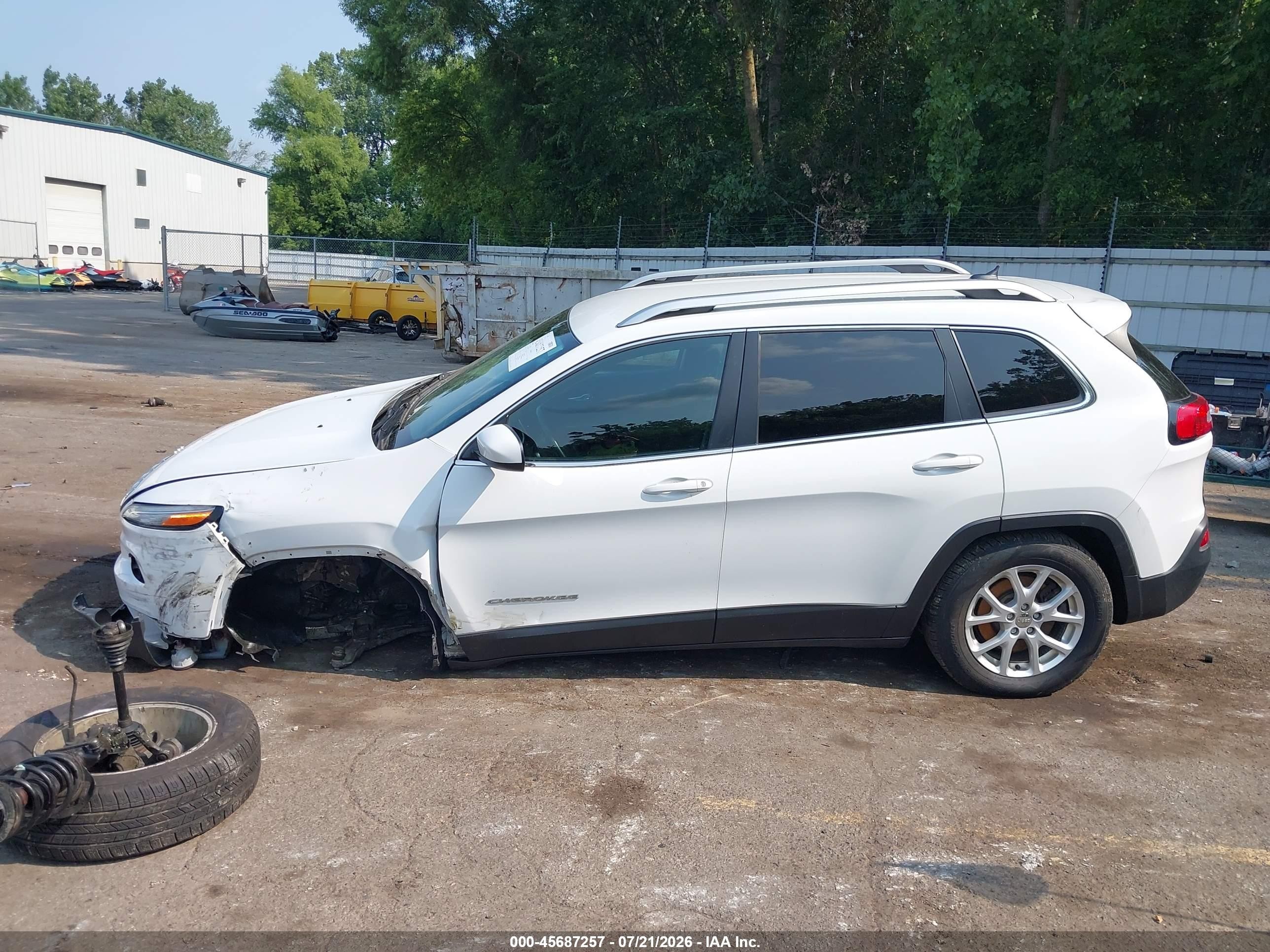 2015 Jeep Cherokee Latitude White vin: 1C4PJMCB5FW679365