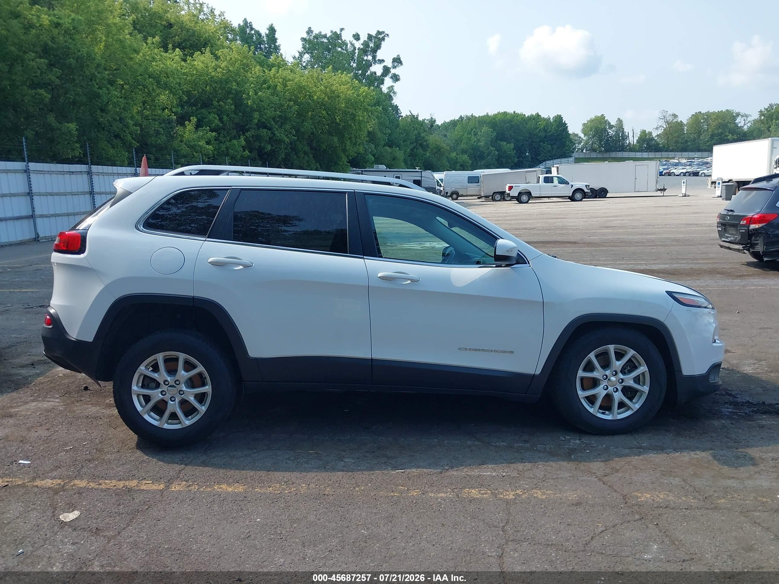2015 Jeep Cherokee Latitude White vin: 1C4PJMCB5FW679365