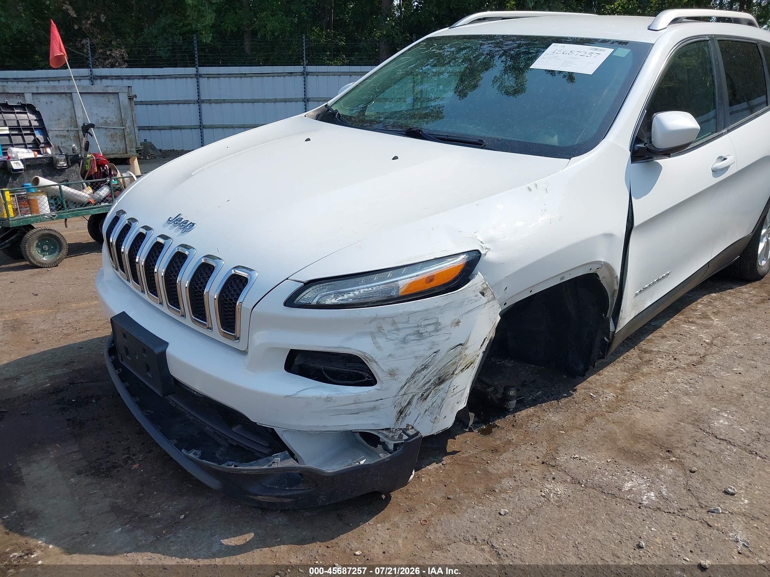2015 Jeep Cherokee Latitude White vin: 1C4PJMCB5FW679365