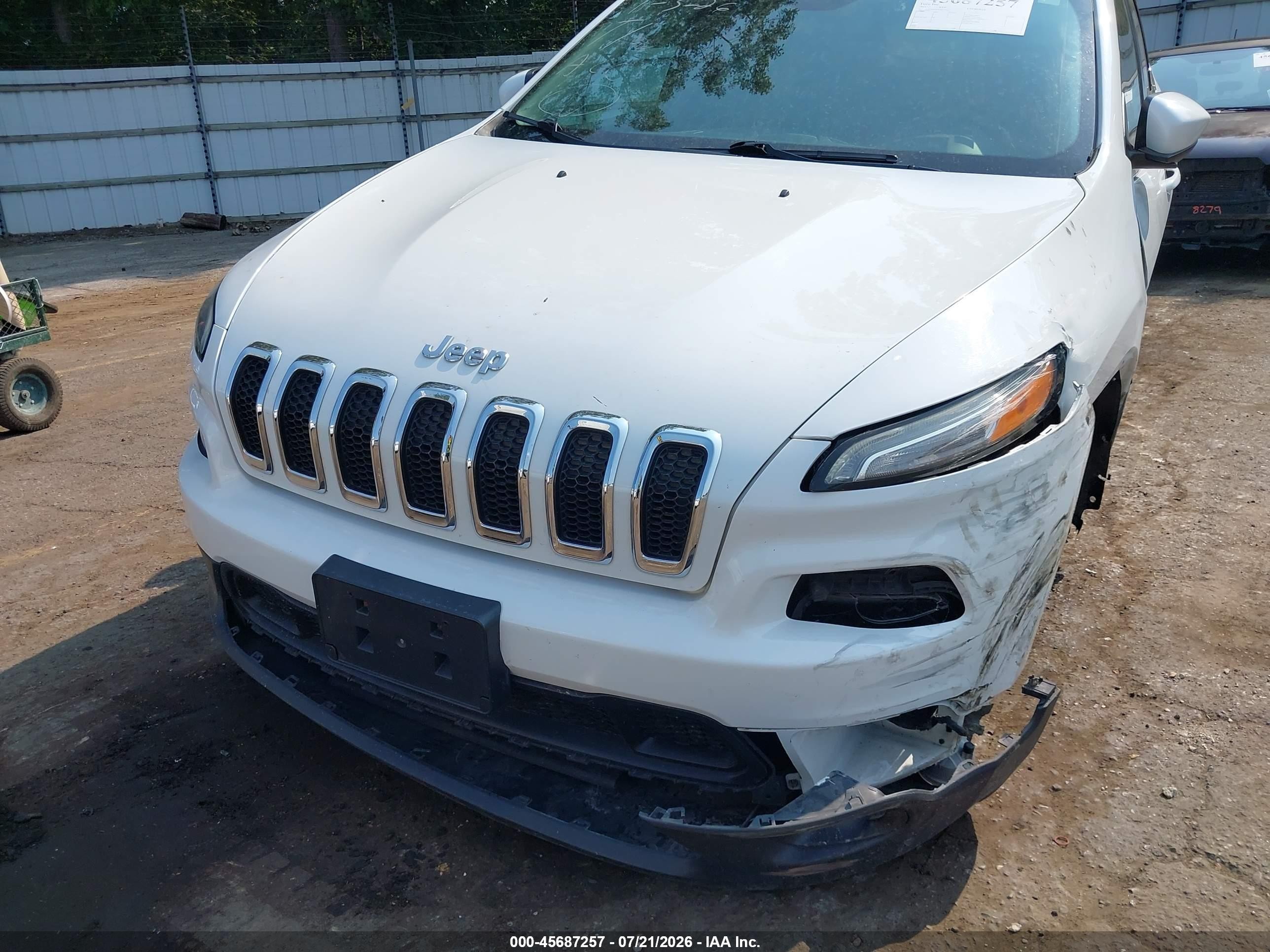 2015 Jeep Cherokee Latitude White vin: 1C4PJMCB5FW679365