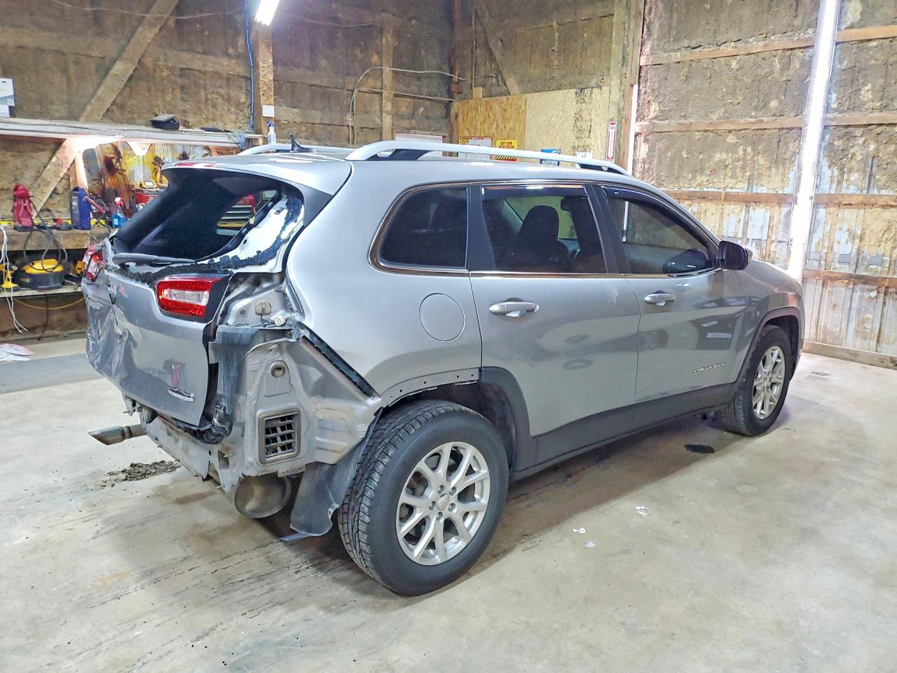 2015 Jeep Cherokee Latitude Gray vin: 1C4PJMCB5FW691340