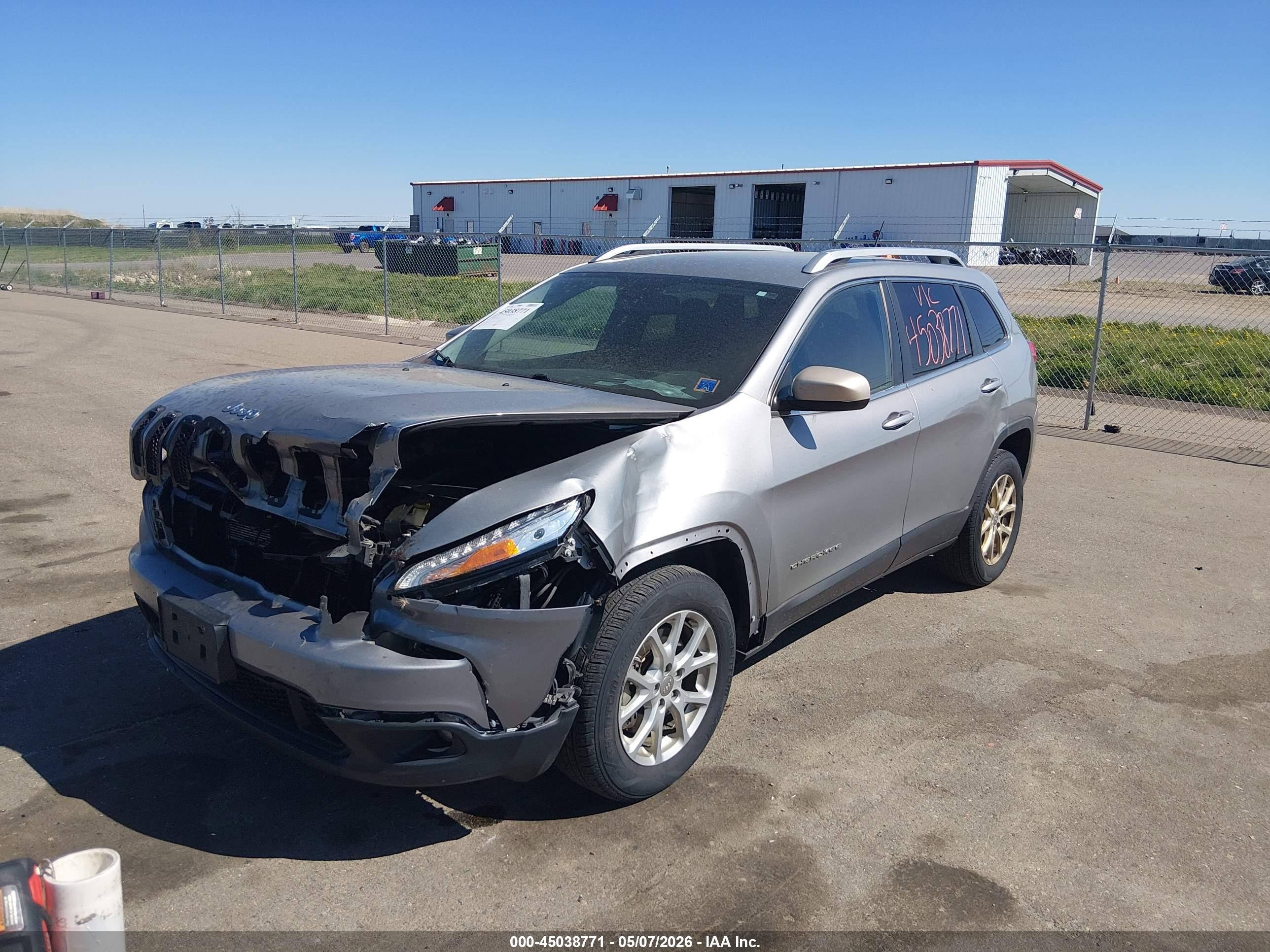 2015 Jeep Cherokee Latitude Silver vin: 1C4PJMCB5FW734185