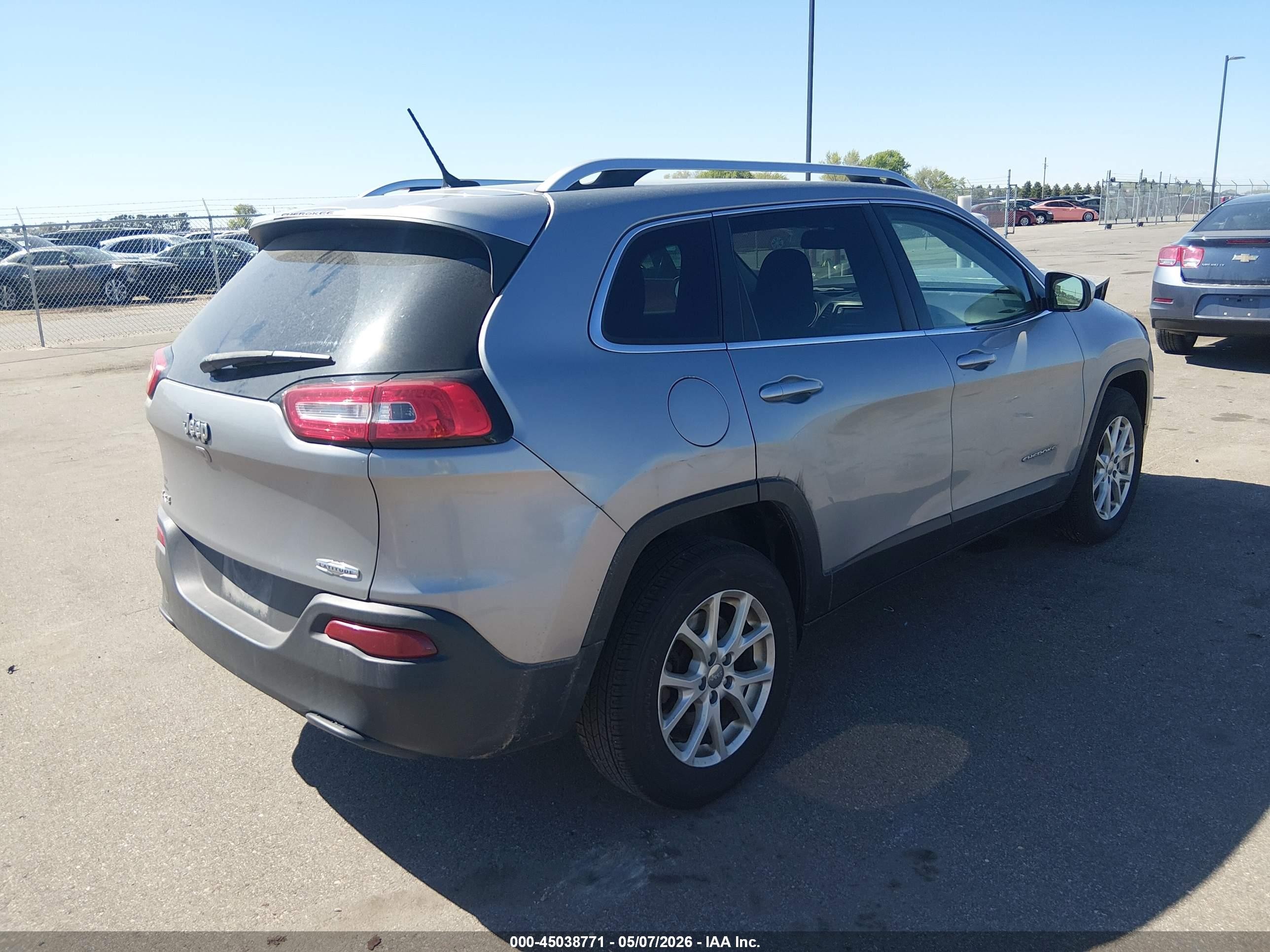 2015 Jeep Cherokee Latitude Silver vin: 1C4PJMCB5FW734185