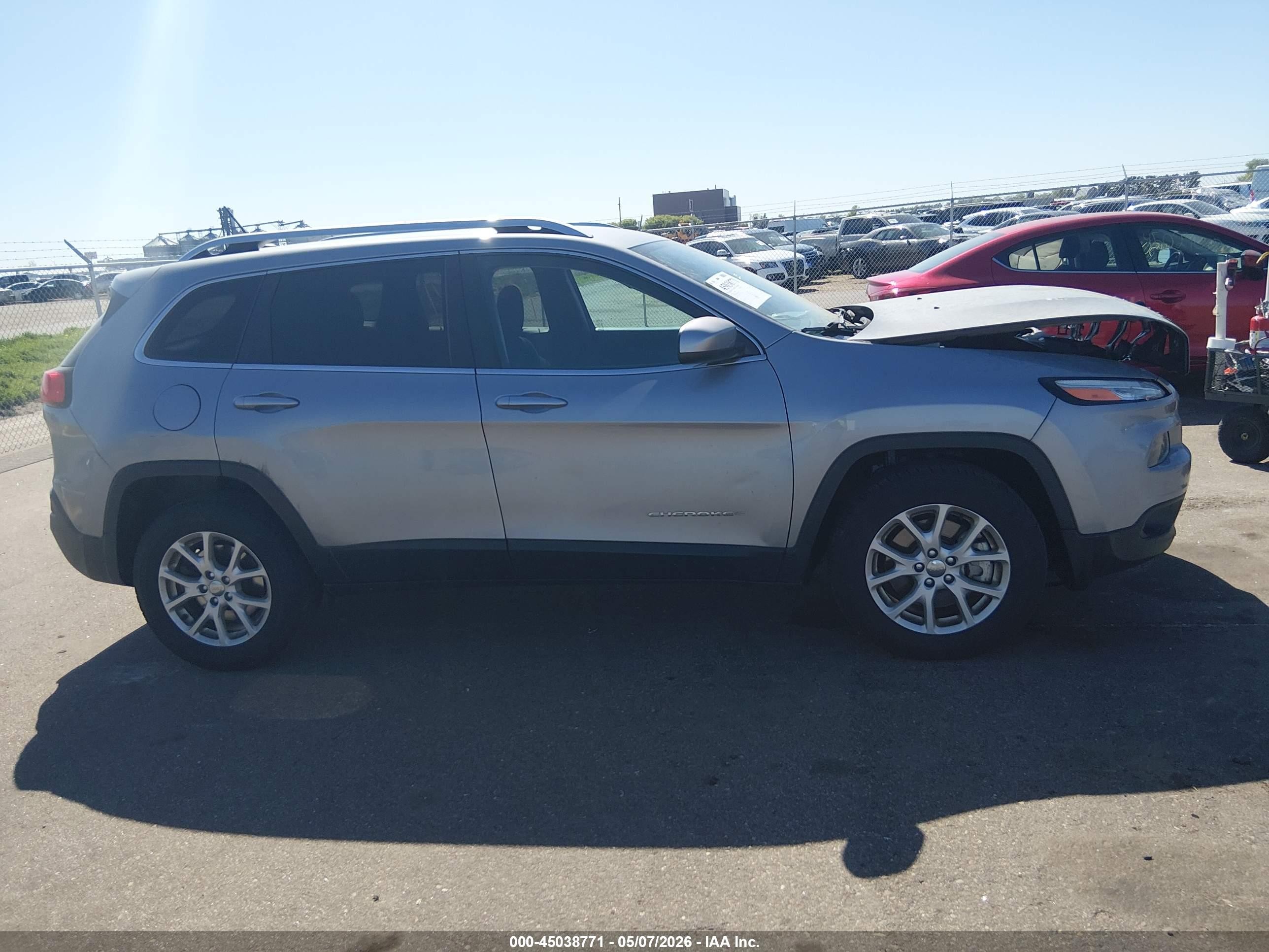 2015 Jeep Cherokee Latitude Silver vin: 1C4PJMCB5FW734185