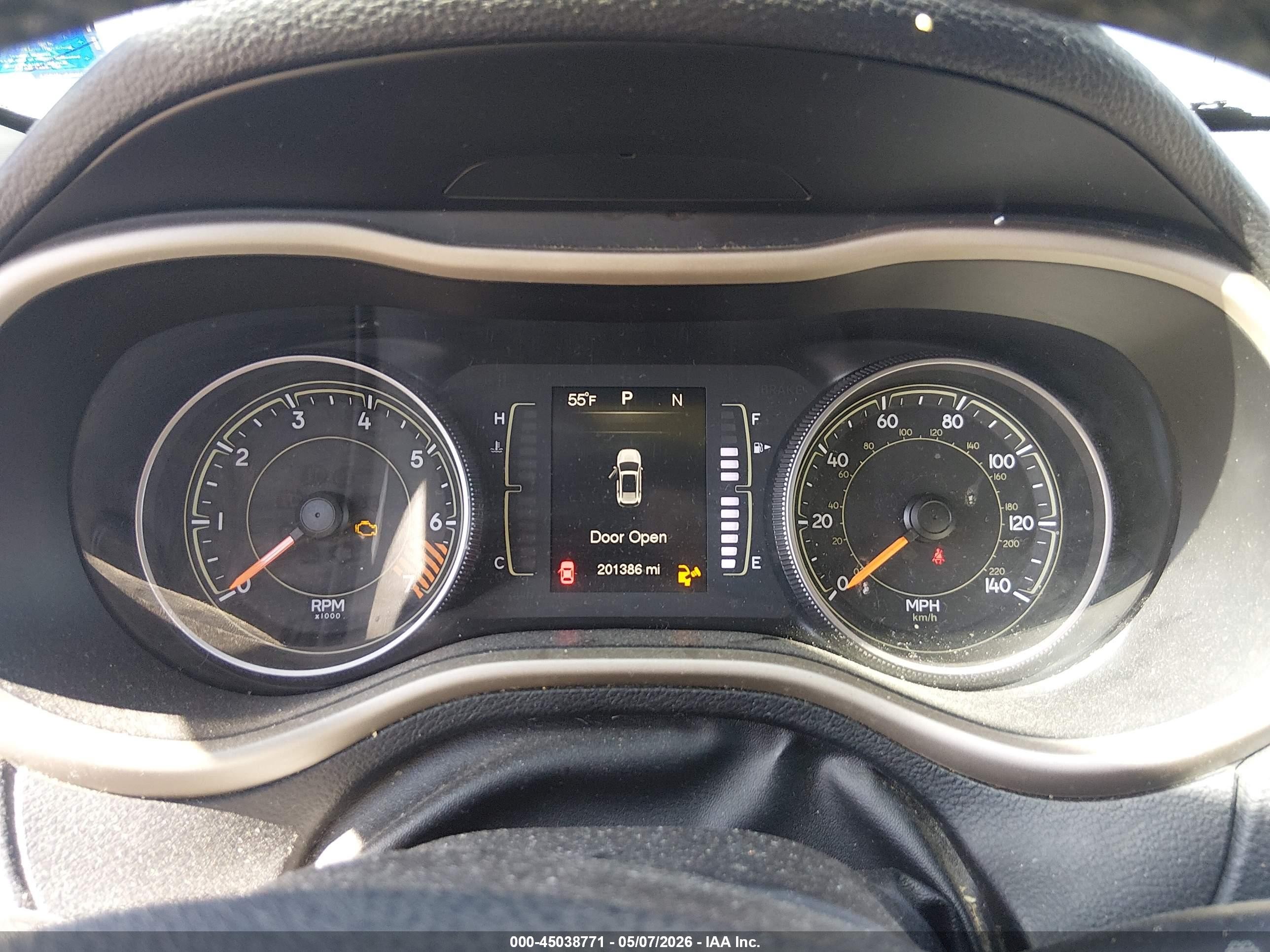 2015 Jeep Cherokee Latitude Silver vin: 1C4PJMCB5FW734185