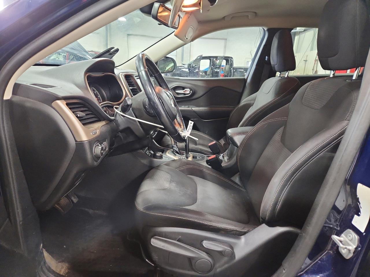 2015 Jeep Cherokee Latitude Blue vin: 1C4PJMCB5FW738382