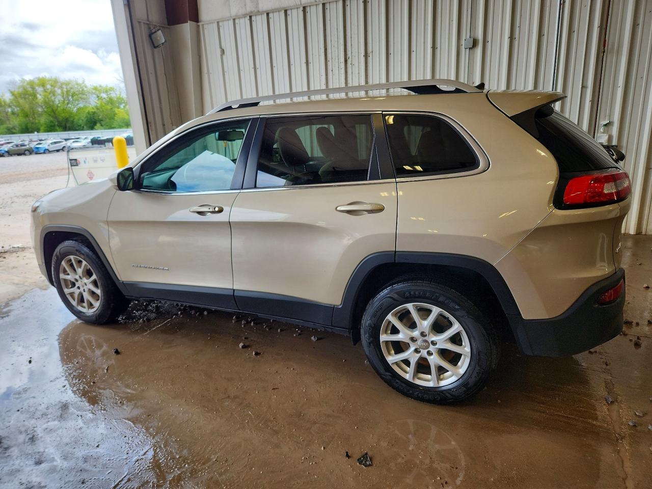 2015 Jeep Cherokee Latitude Бежевый vin: 1C4PJMCB5FW768367