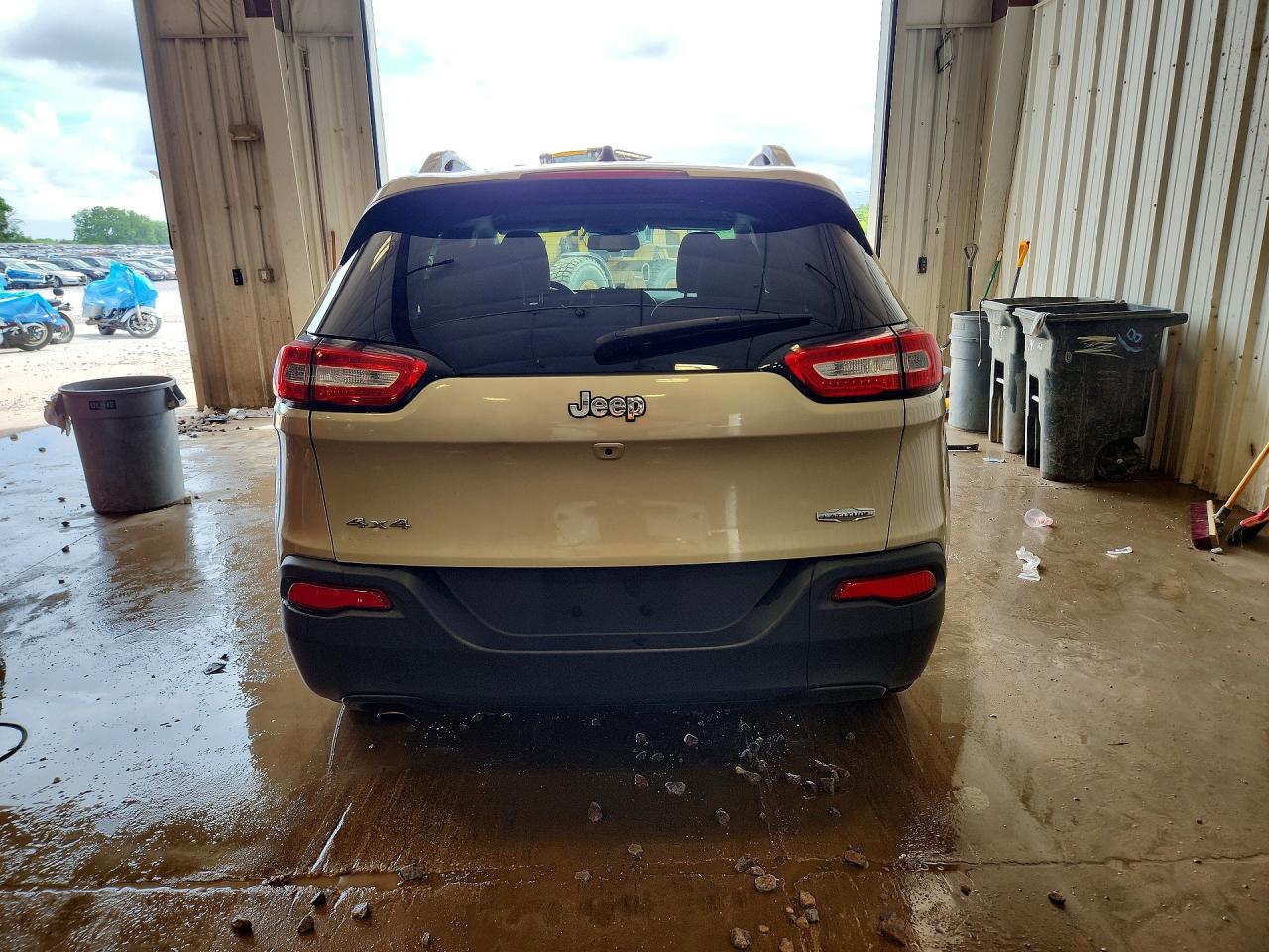 2015 Jeep Cherokee Latitude Бежевый vin: 1C4PJMCB5FW768367