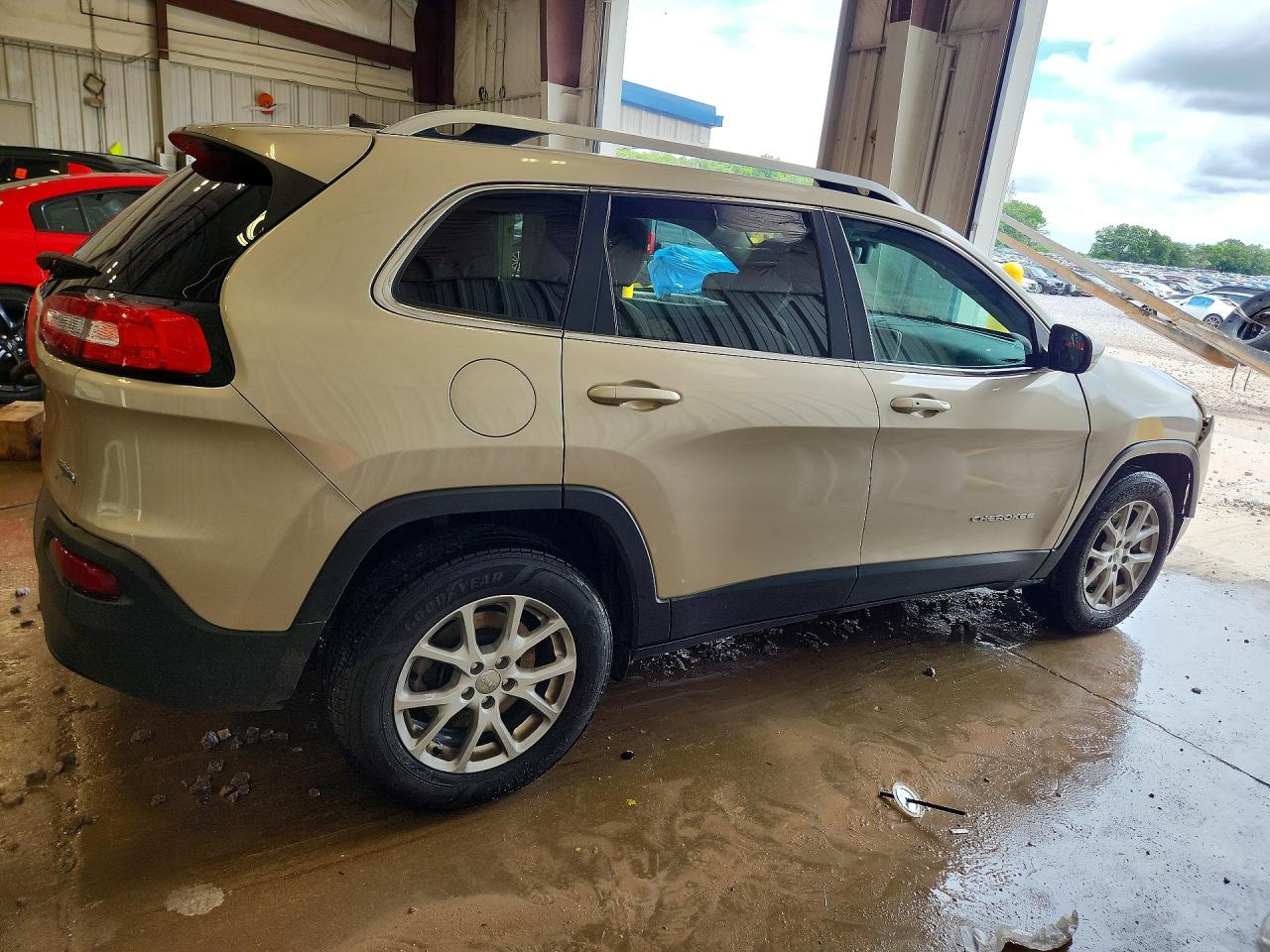 2015 Jeep Cherokee Latitude Бежевый vin: 1C4PJMCB5FW768367