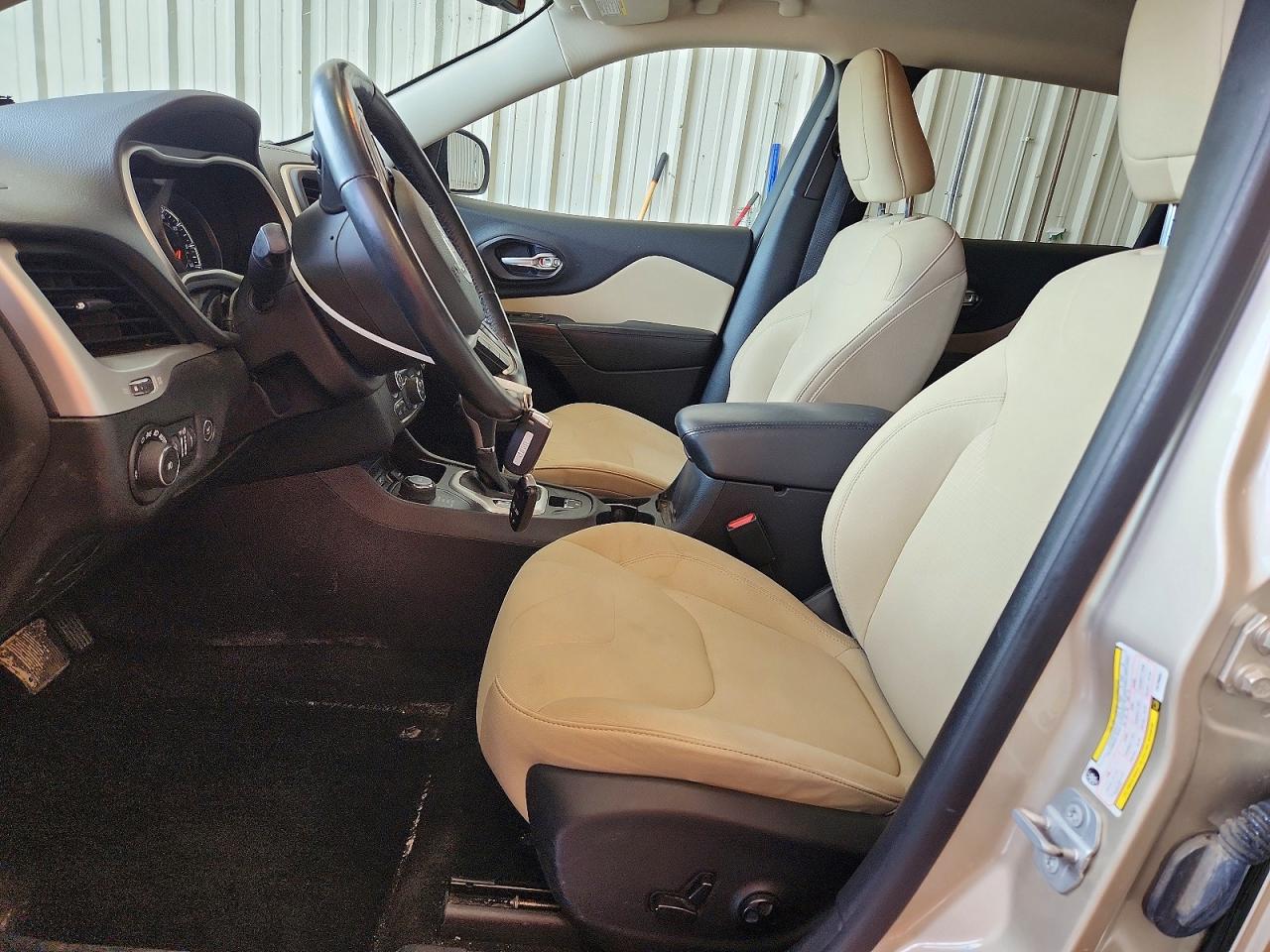 2015 Jeep Cherokee Latitude Бежевый vin: 1C4PJMCB5FW768367