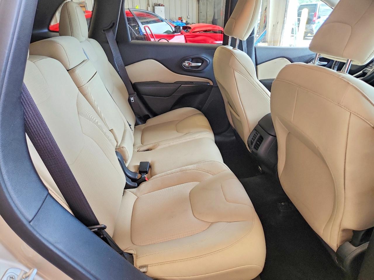 2015 Jeep Cherokee Latitude Бежевый vin: 1C4PJMCB5FW768367