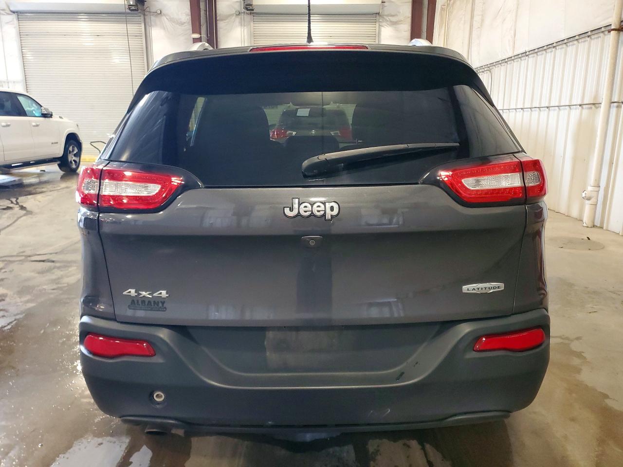2015 Jeep Cherokee Latitude Gray vin: 1C4PJMCB5FW768403