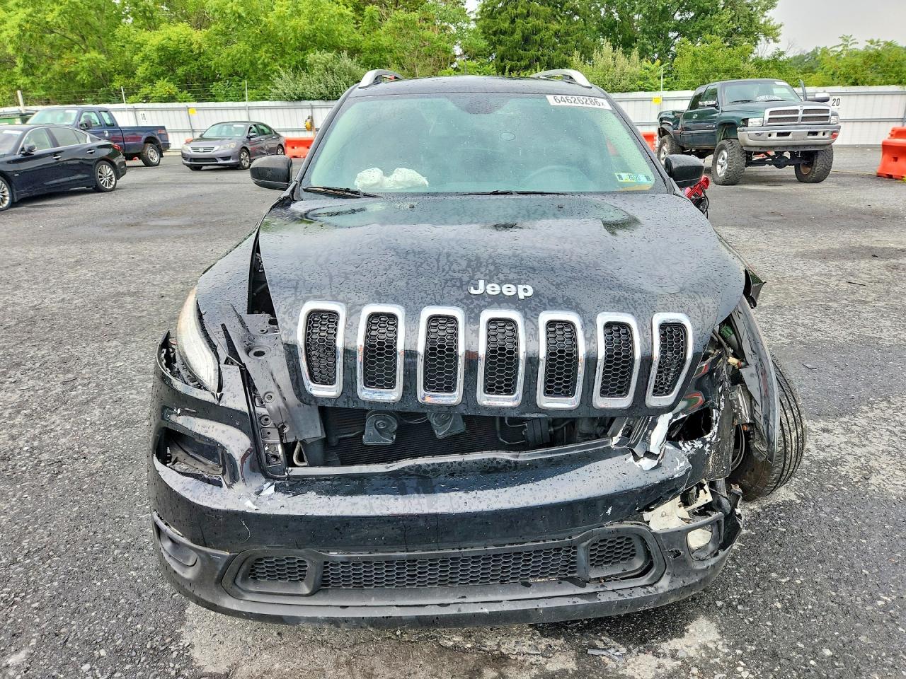 2016 Jeep Cherokee Latitude Black vin: 1C4PJMCB5GW330370