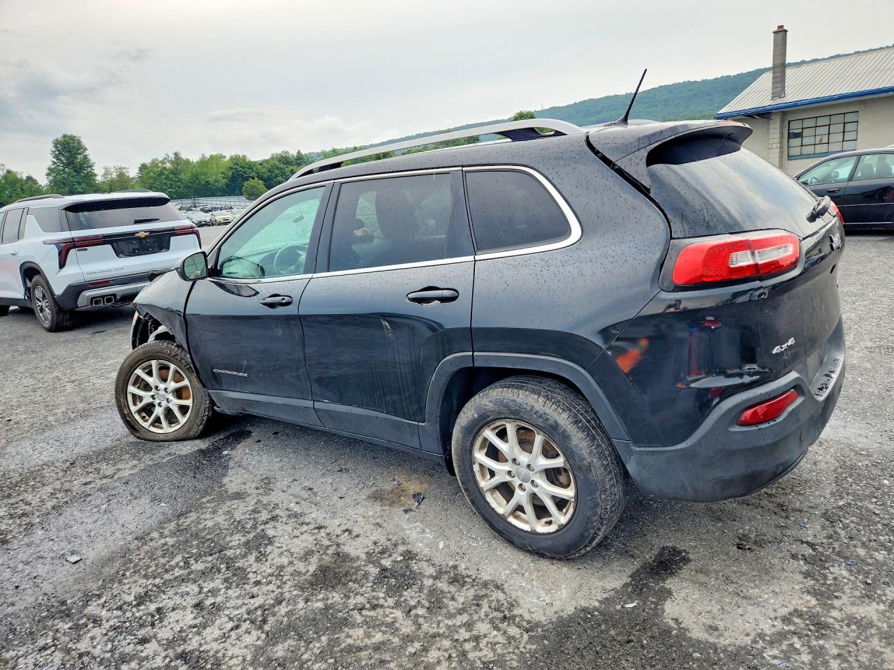 2016 Jeep Cherokee Latitude Black vin: 1C4PJMCB5GW330370