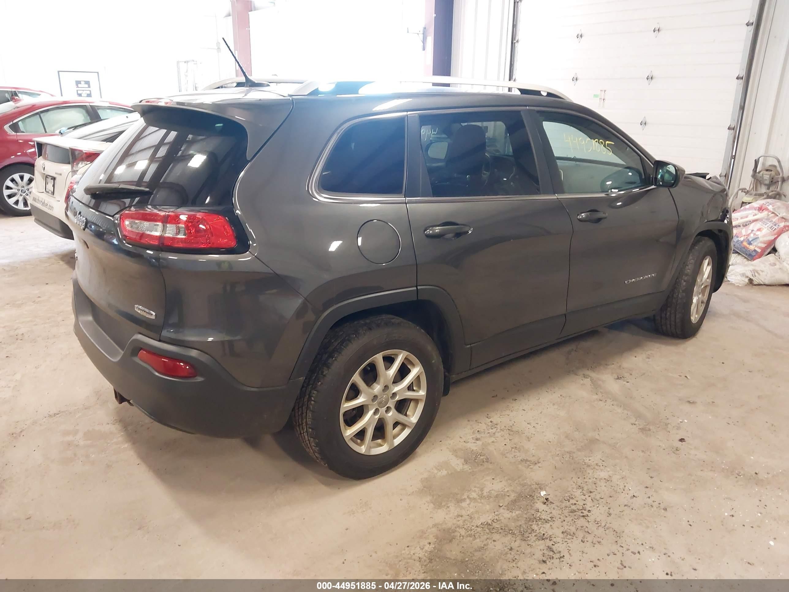 2017 Jeep Cherokee Latitude 4x4 Gray vin: 1C4PJMCB5HW638785