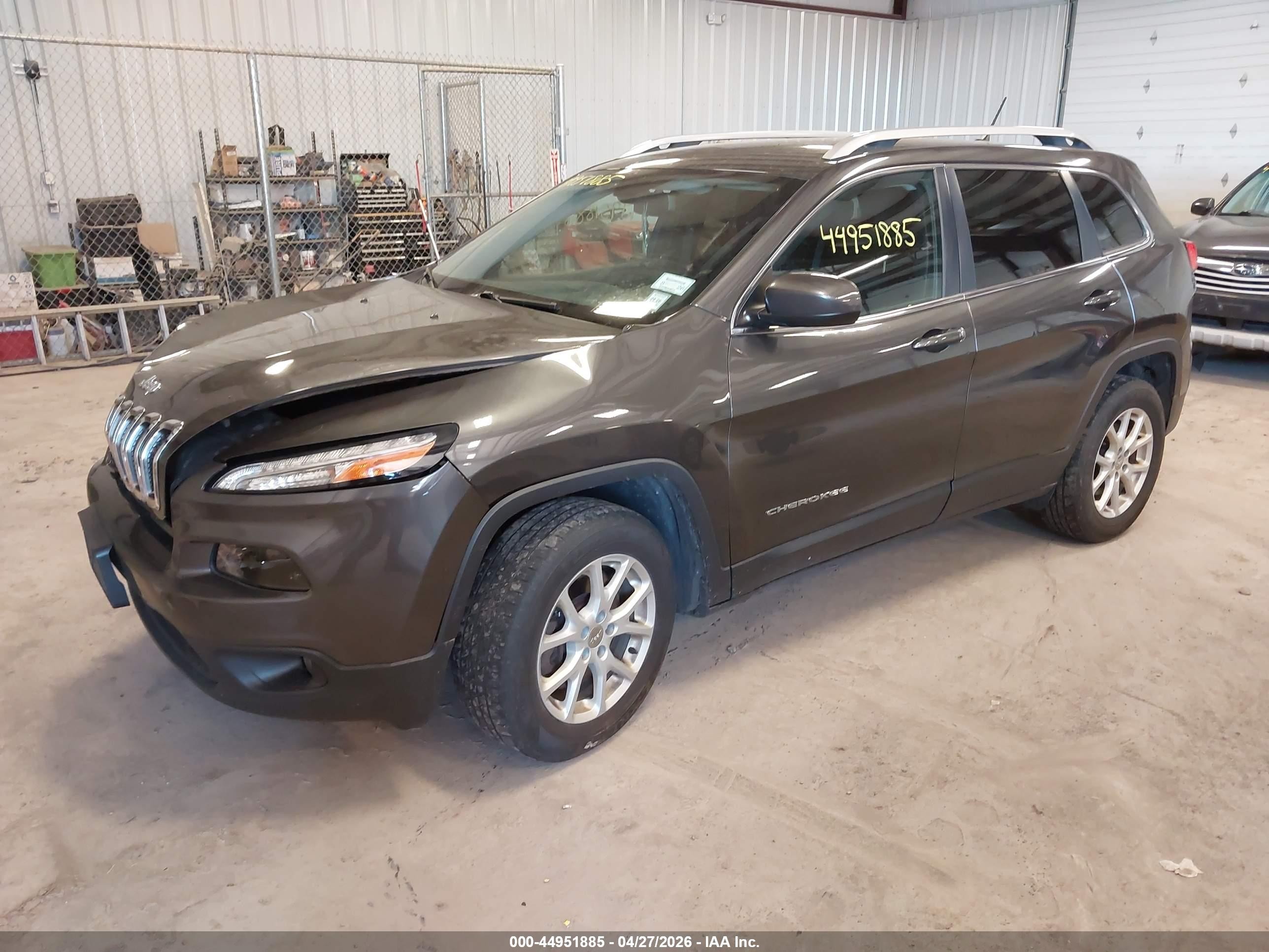 2017 Jeep Cherokee Latitude 4x4 Gray vin: 1C4PJMCB5HW638785