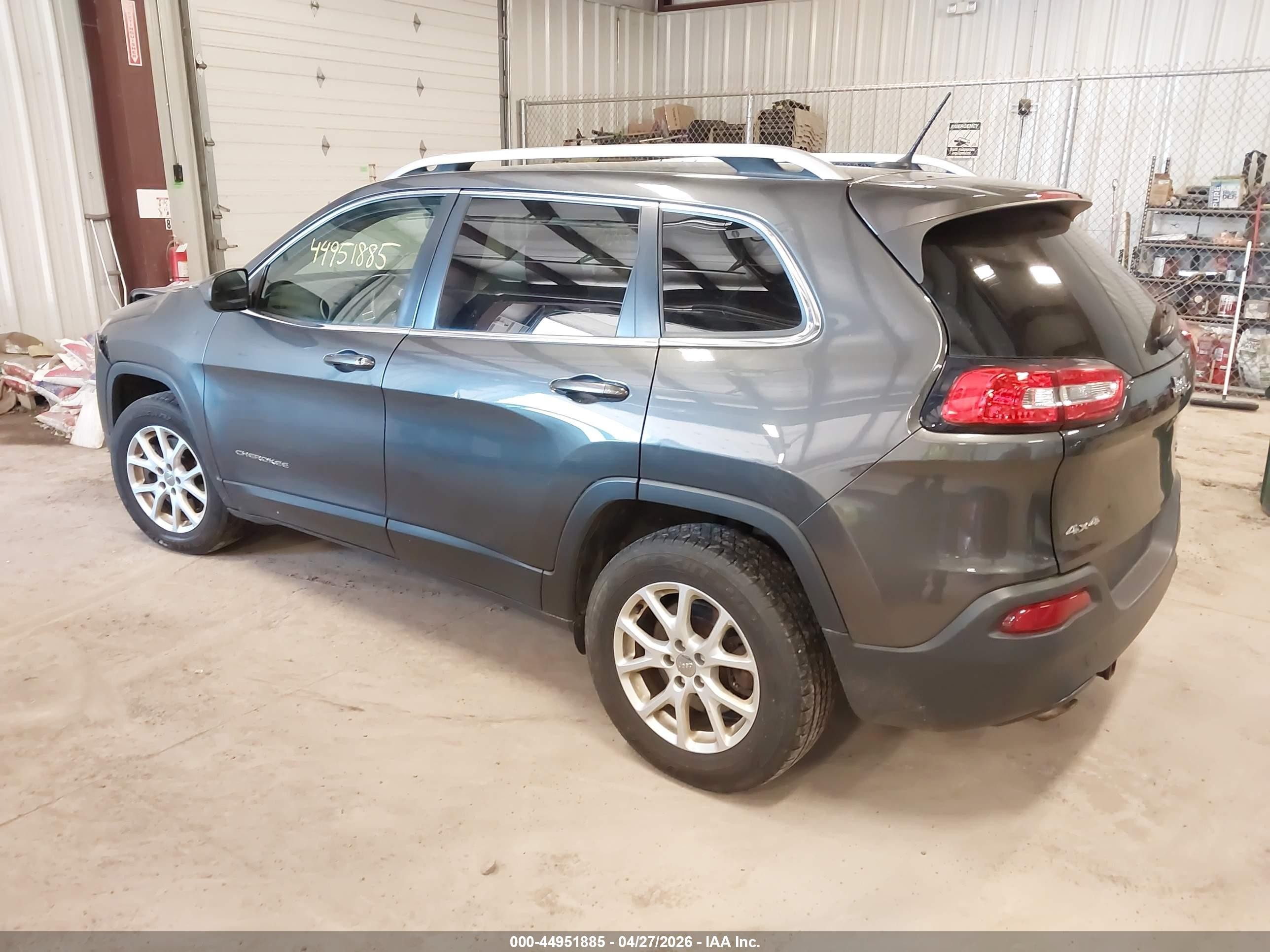 2017 Jeep Cherokee Latitude 4x4 Gray vin: 1C4PJMCB5HW638785