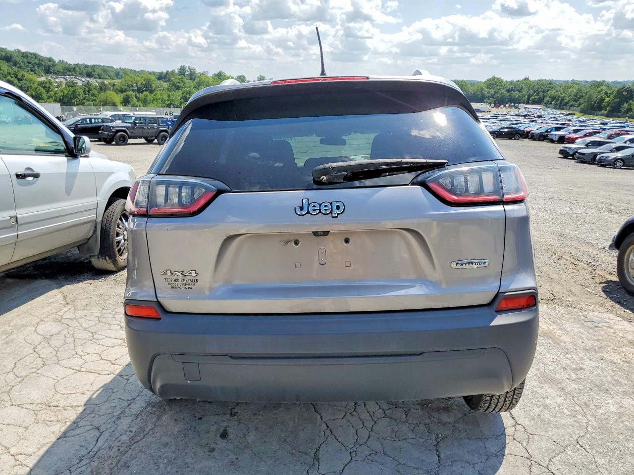 2019 Jeep Cherokee Latitude Silver vin: 1C4PJMCB5KD280719