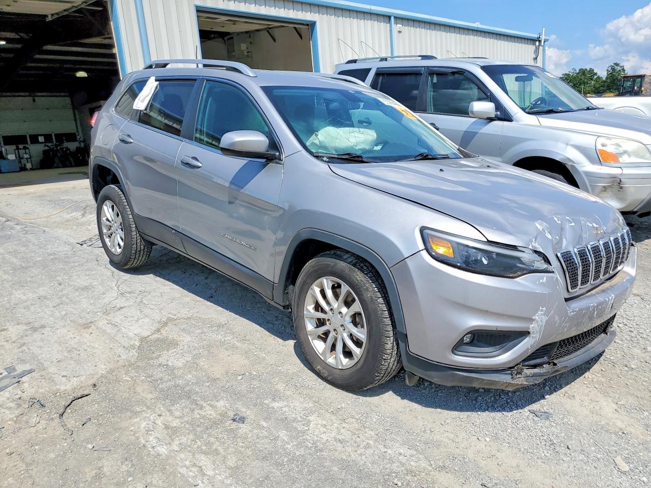 2019 Jeep Cherokee Latitude Silver vin: 1C4PJMCB5KD280719