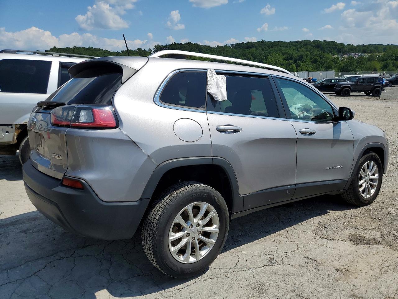 2019 Jeep Cherokee Latitude Silver vin: 1C4PJMCB5KD280719