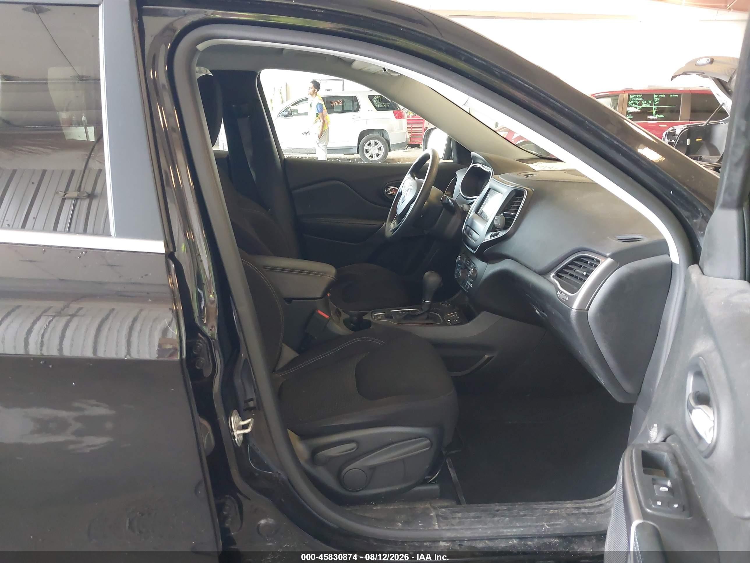 2019 Jeep Cherokee Latitude 4x4 Black vin: 1C4PJMCB5KD479785