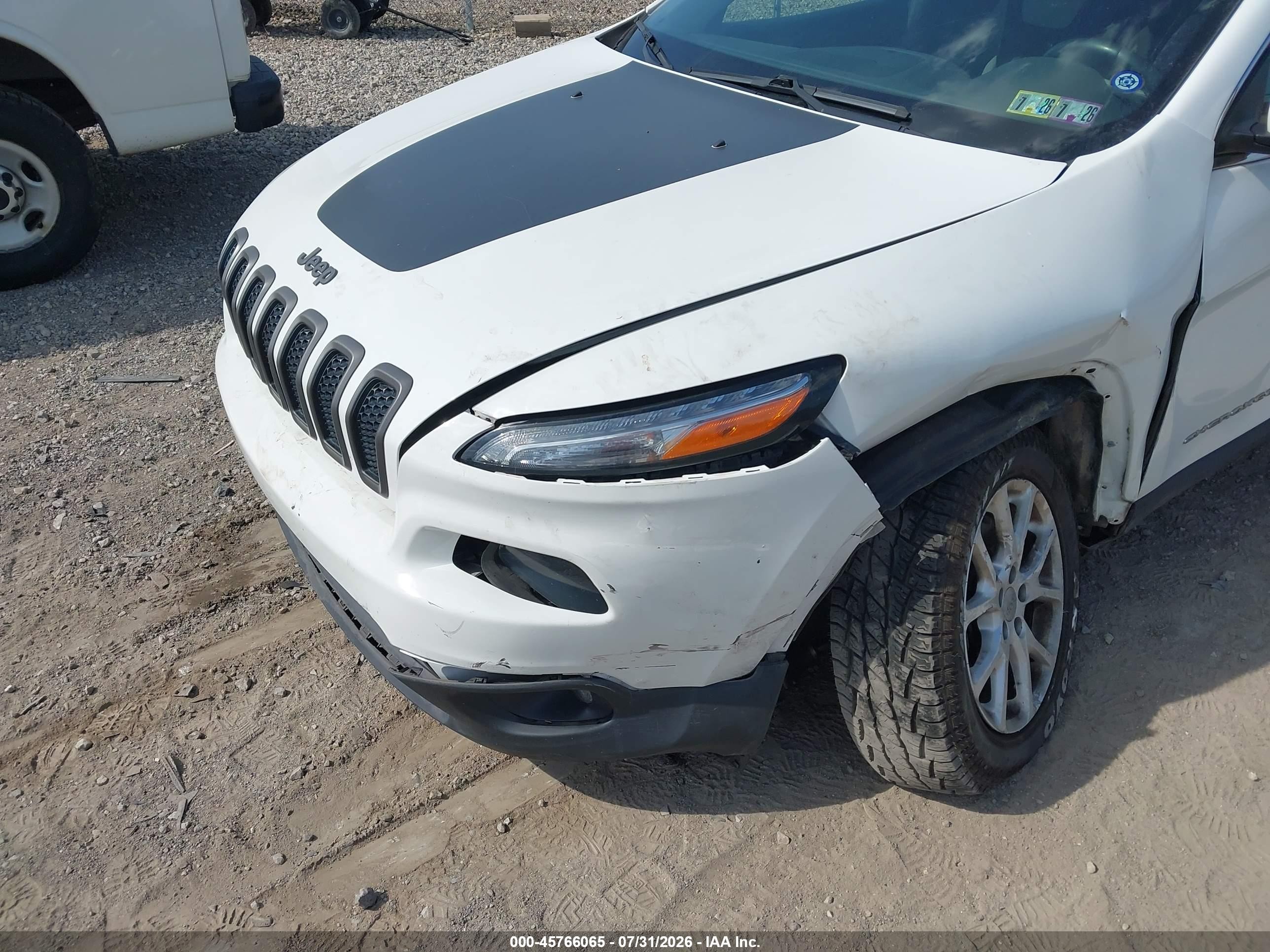 2014 Jeep Cherokee Latitude White vin: 1C4PJMCB6EW107266