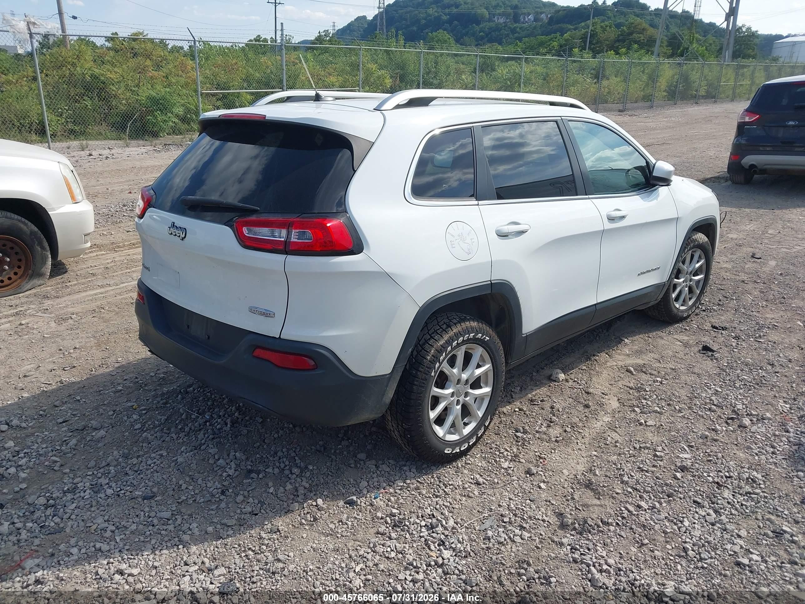 2014 Jeep Cherokee Latitude White vin: 1C4PJMCB6EW107266