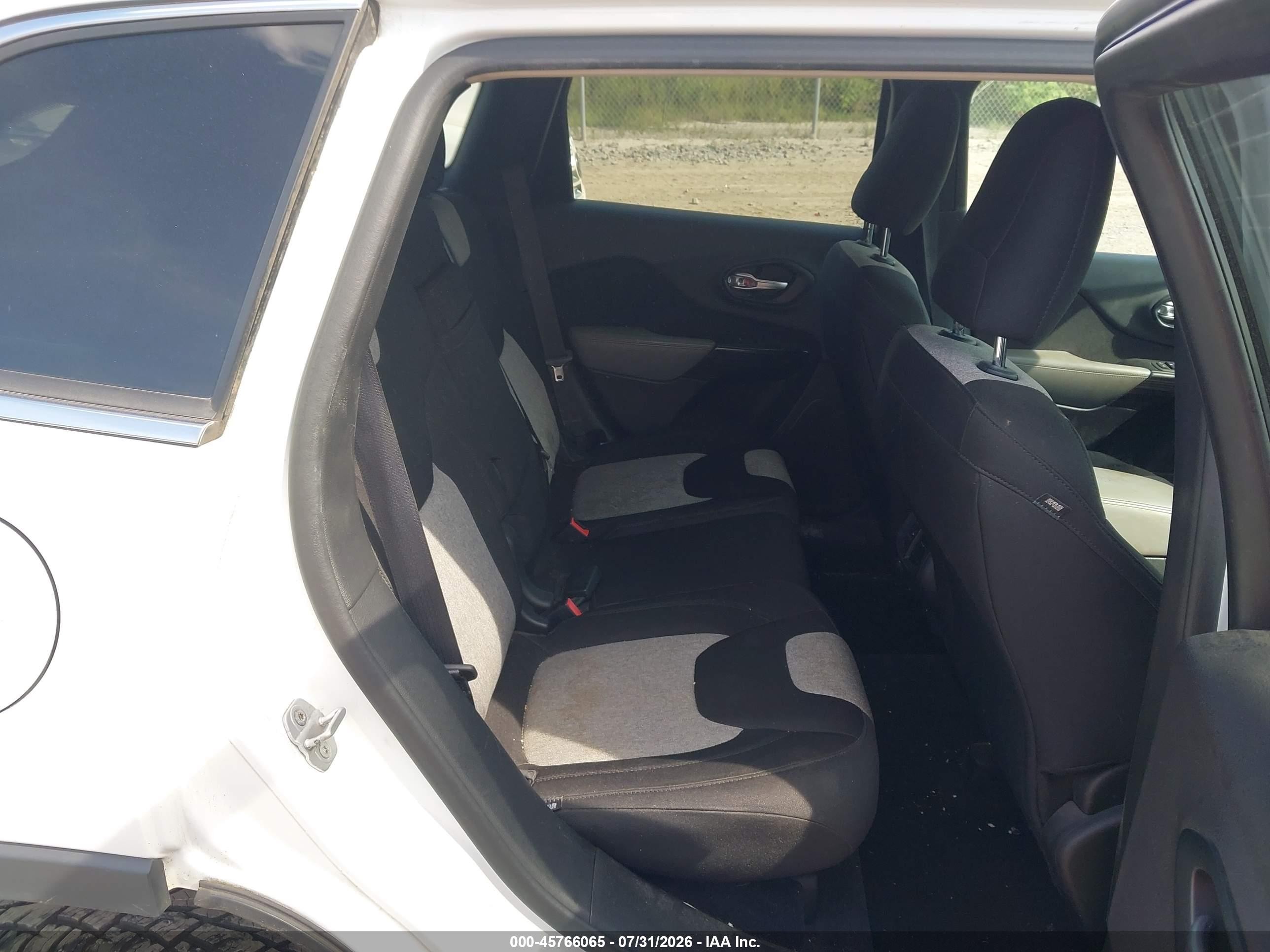 2014 Jeep Cherokee Latitude White vin: 1C4PJMCB6EW107266
