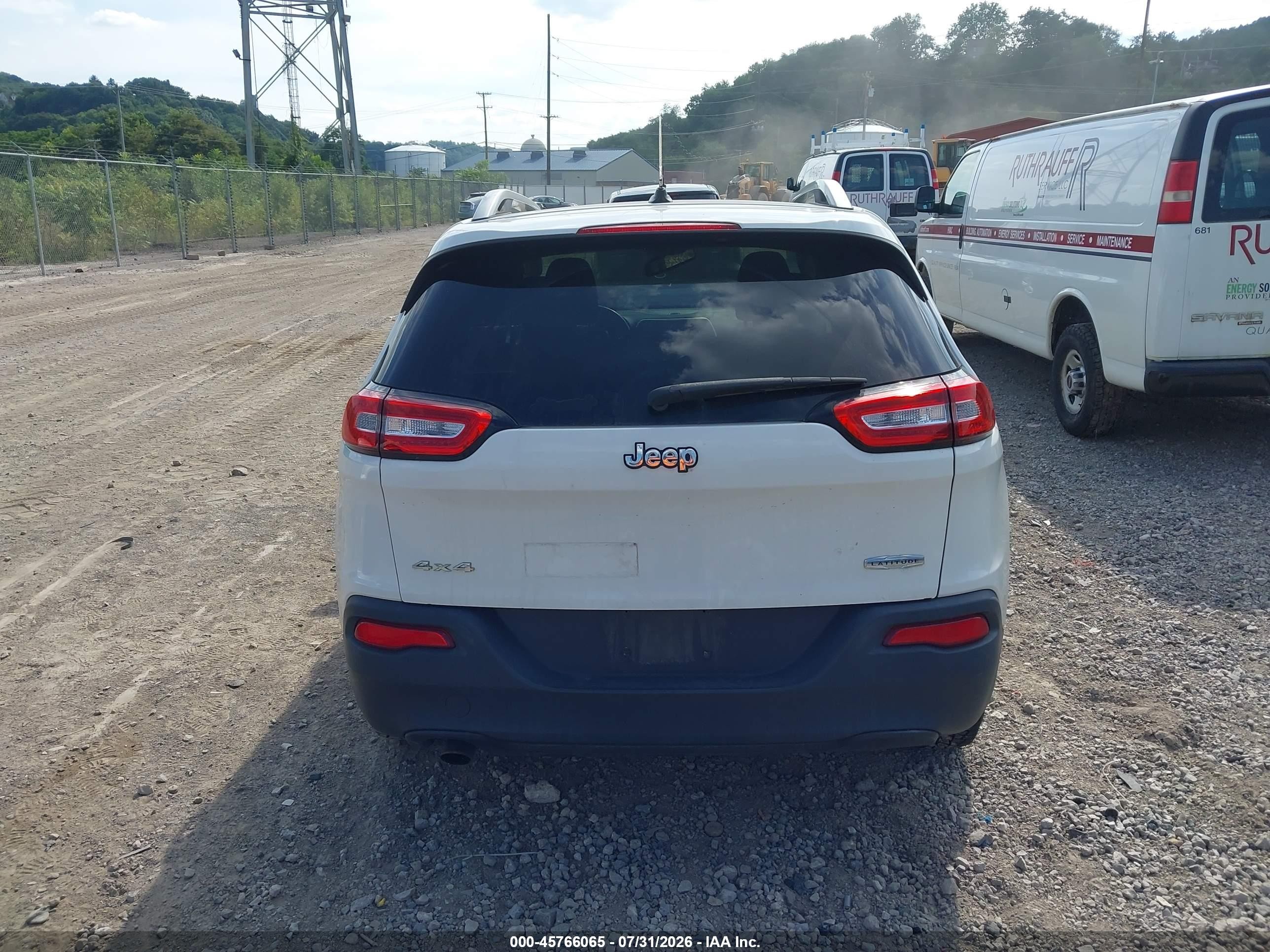 2014 Jeep Cherokee Latitude White vin: 1C4PJMCB6EW107266