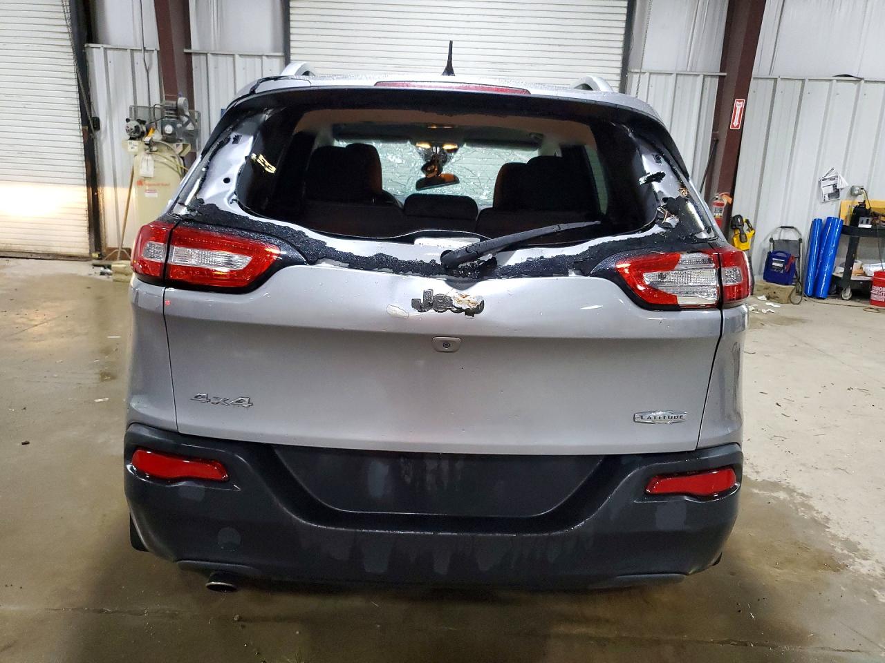 2014 Jeep Cherokee Latitude Silver vin: 1C4PJMCB6EW300730