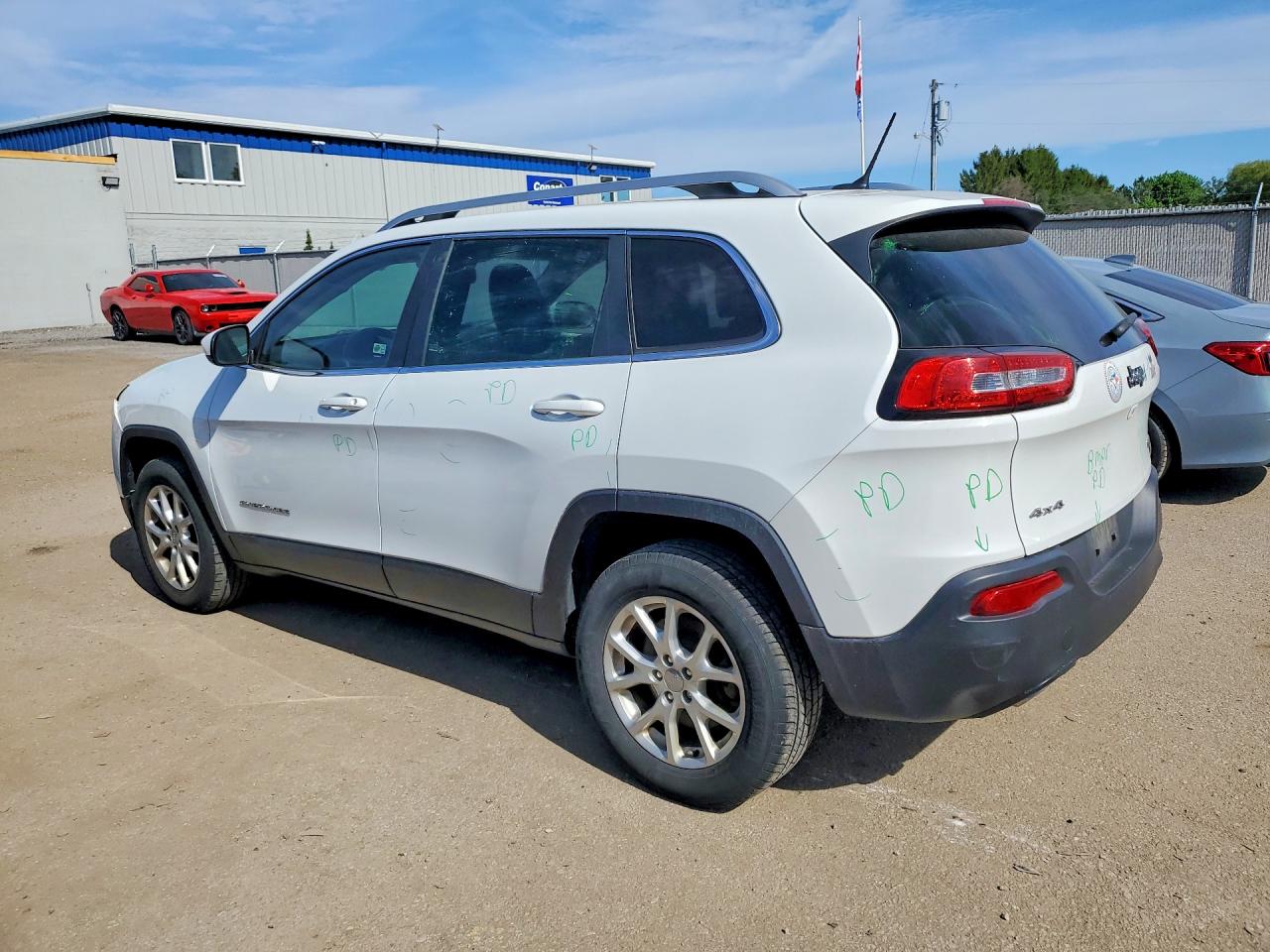 2015 Jeep Cherokee Latitude White vin: 1C4PJMCB6FW538207