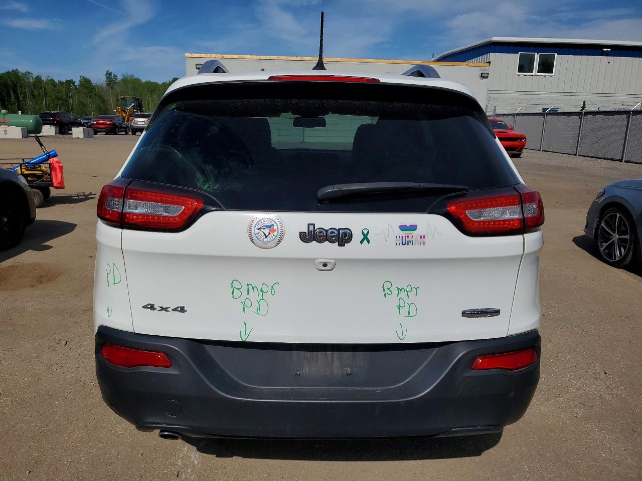 2015 Jeep Cherokee Latitude White vin: 1C4PJMCB6FW538207