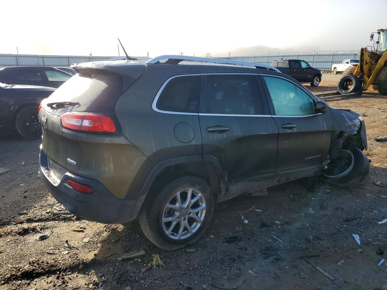 2015 Jeep Cherokee Latitude Green vin: 1C4PJMCB6FW601449