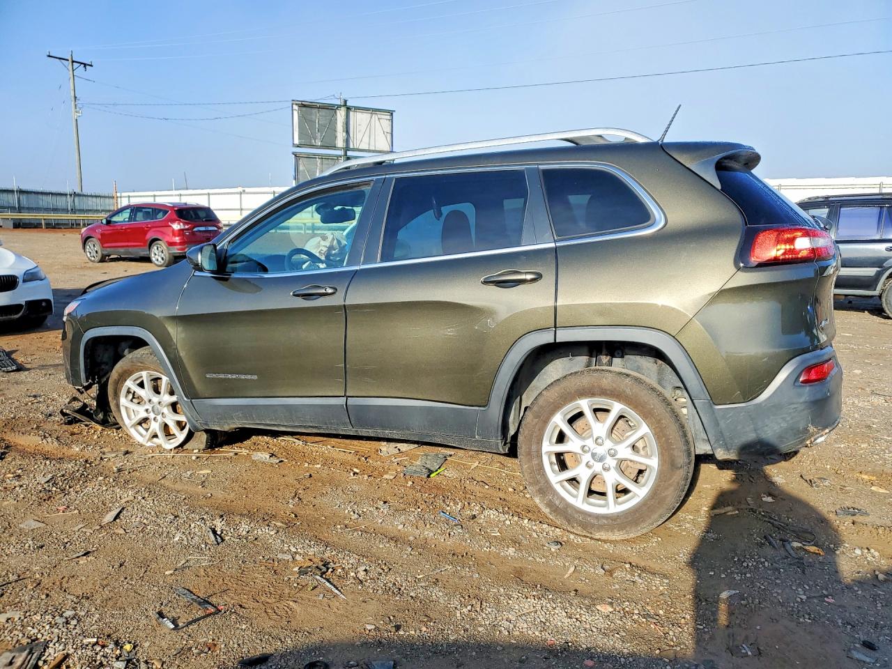 2015 Jeep Cherokee Latitude Green vin: 1C4PJMCB6FW601449