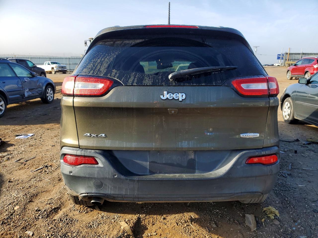 2015 Jeep Cherokee Latitude Green vin: 1C4PJMCB6FW601449