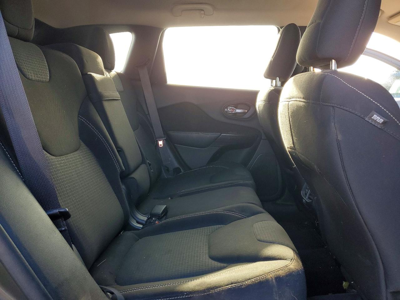 2015 Jeep Cherokee Latitude Green vin: 1C4PJMCB6FW601449