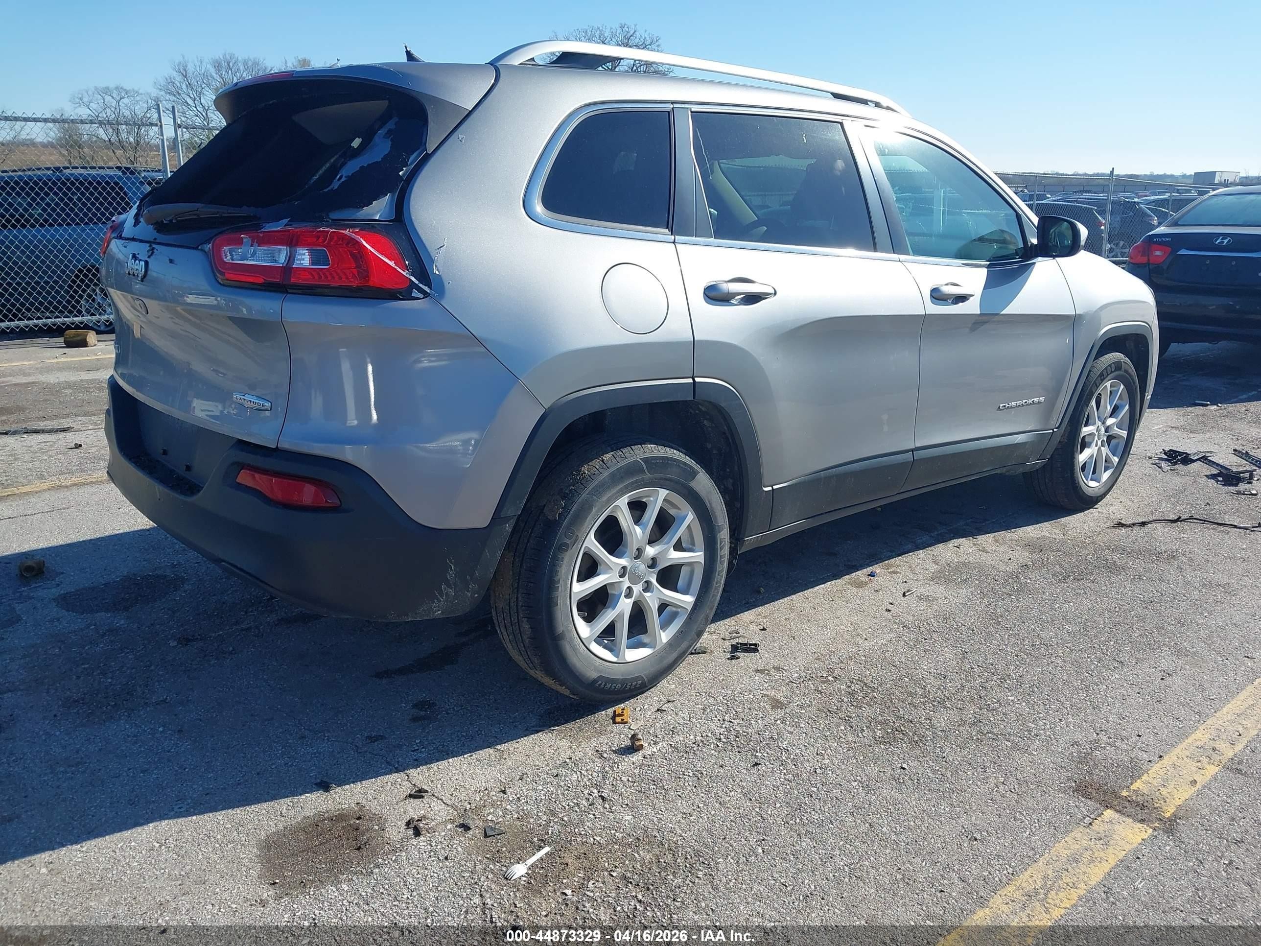 2015 Jeep Cherokee Latitude Silver vin: 1C4PJMCB6FW726354