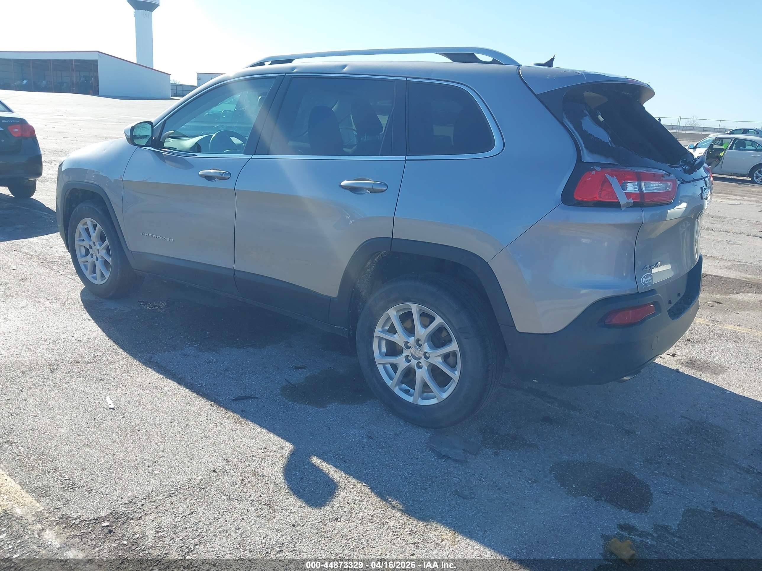 2015 Jeep Cherokee Latitude Silver vin: 1C4PJMCB6FW726354