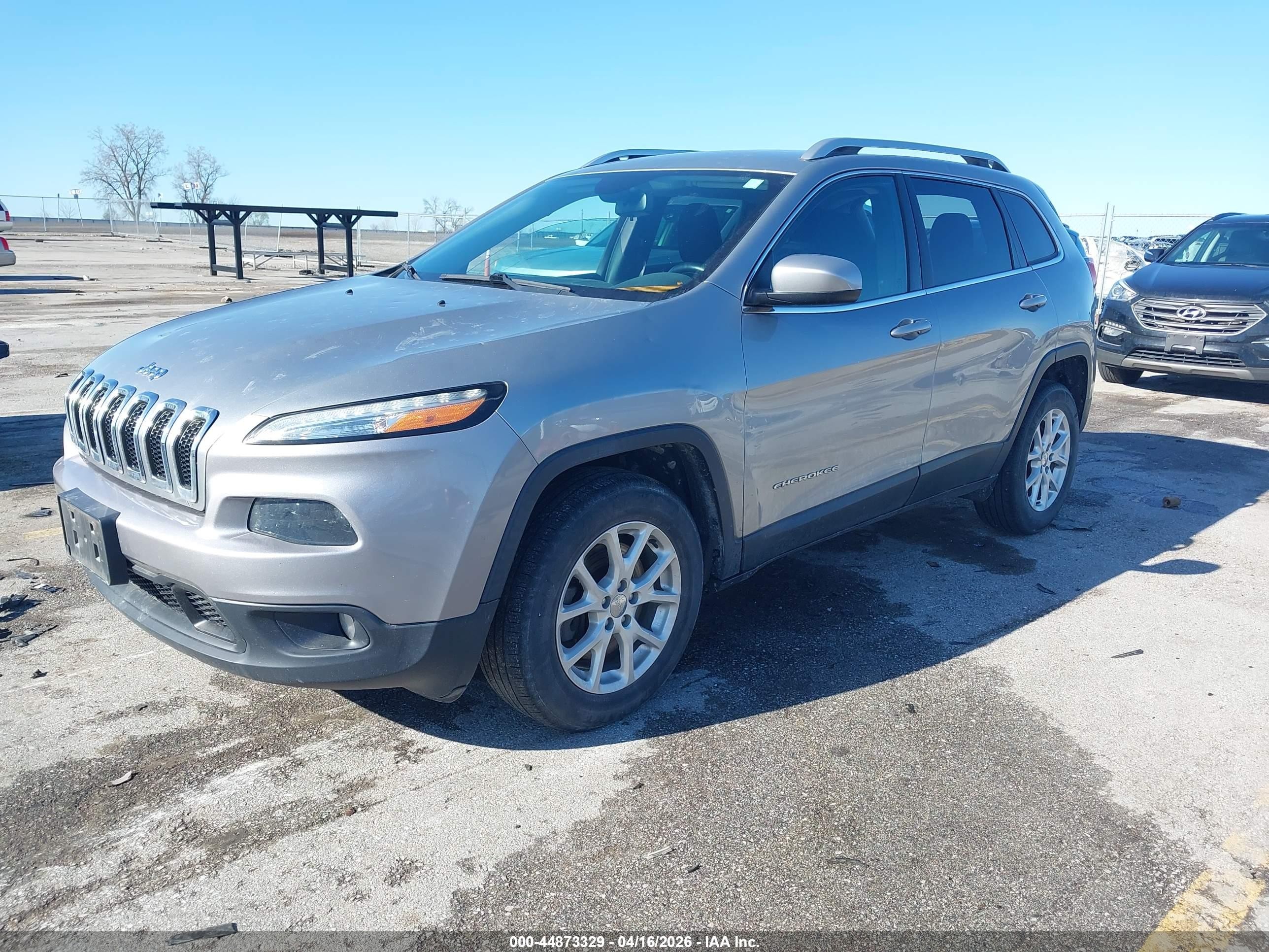 2015 Jeep Cherokee Latitude Silver vin: 1C4PJMCB6FW726354