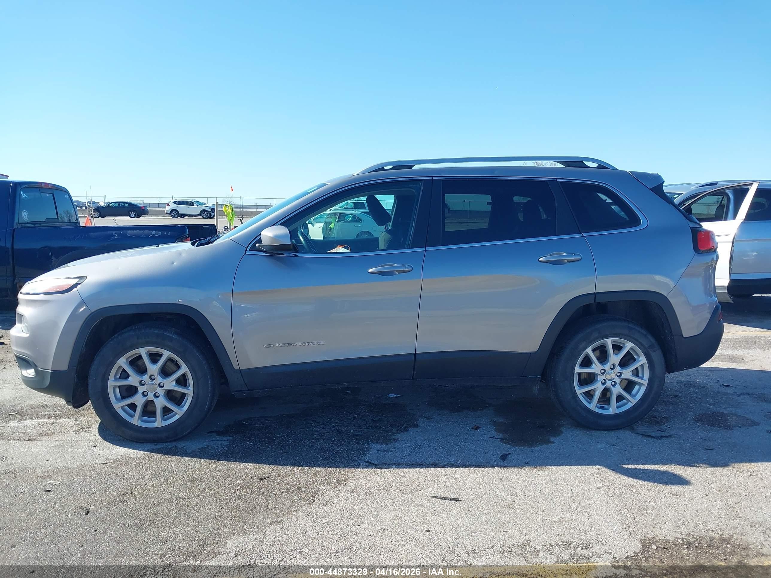 2015 Jeep Cherokee Latitude Silver vin: 1C4PJMCB6FW726354