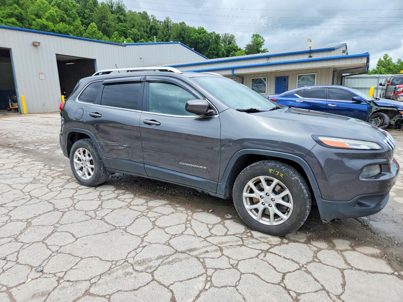 2015 Jeep Cherokee Latitude Gray vin: 1C4PJMCB6FW751349