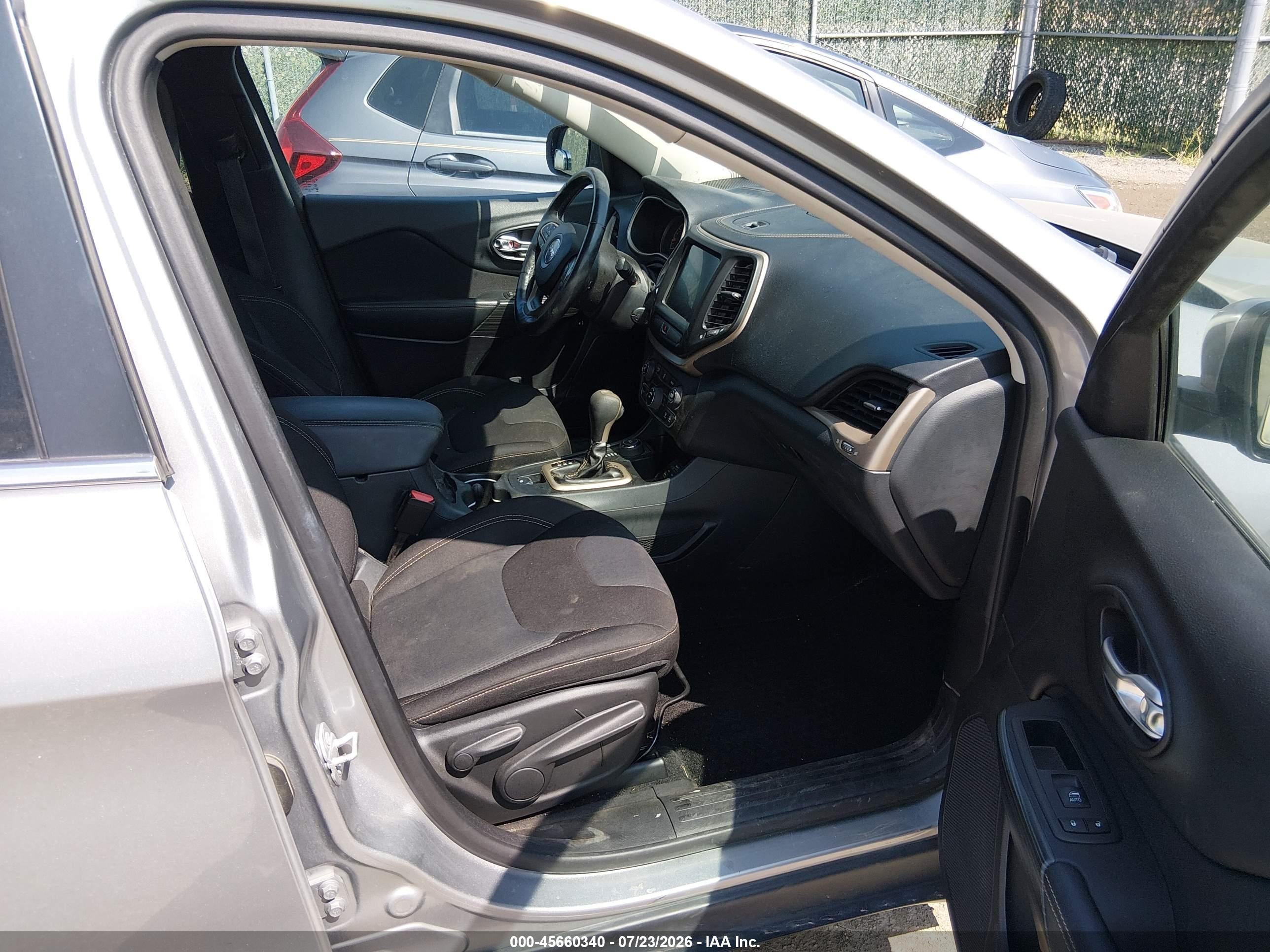 2015 Jeep Cherokee Latitude Серый vin: 1C4PJMCB6FW774758