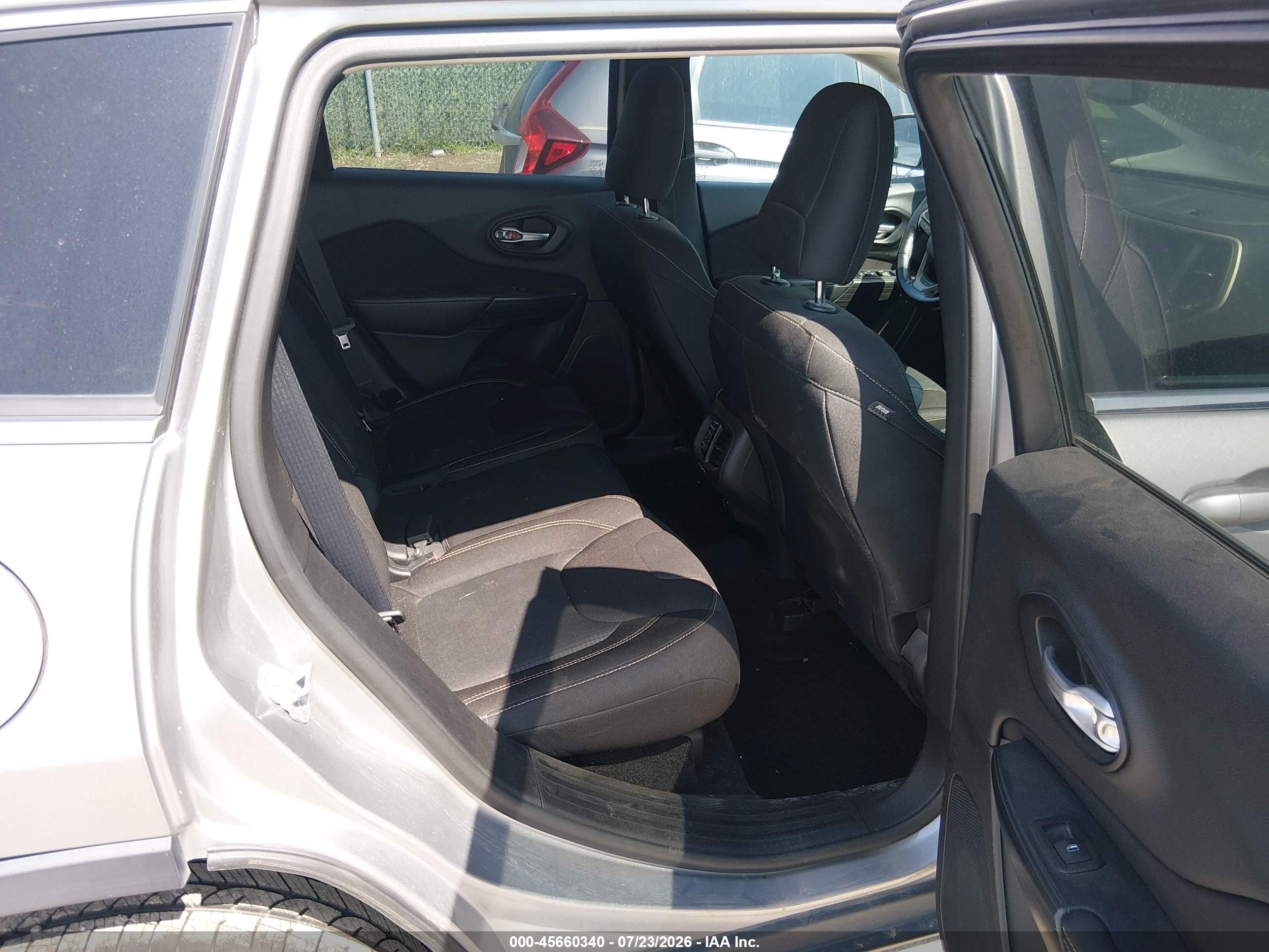 2015 Jeep Cherokee Latitude Серый vin: 1C4PJMCB6FW774758