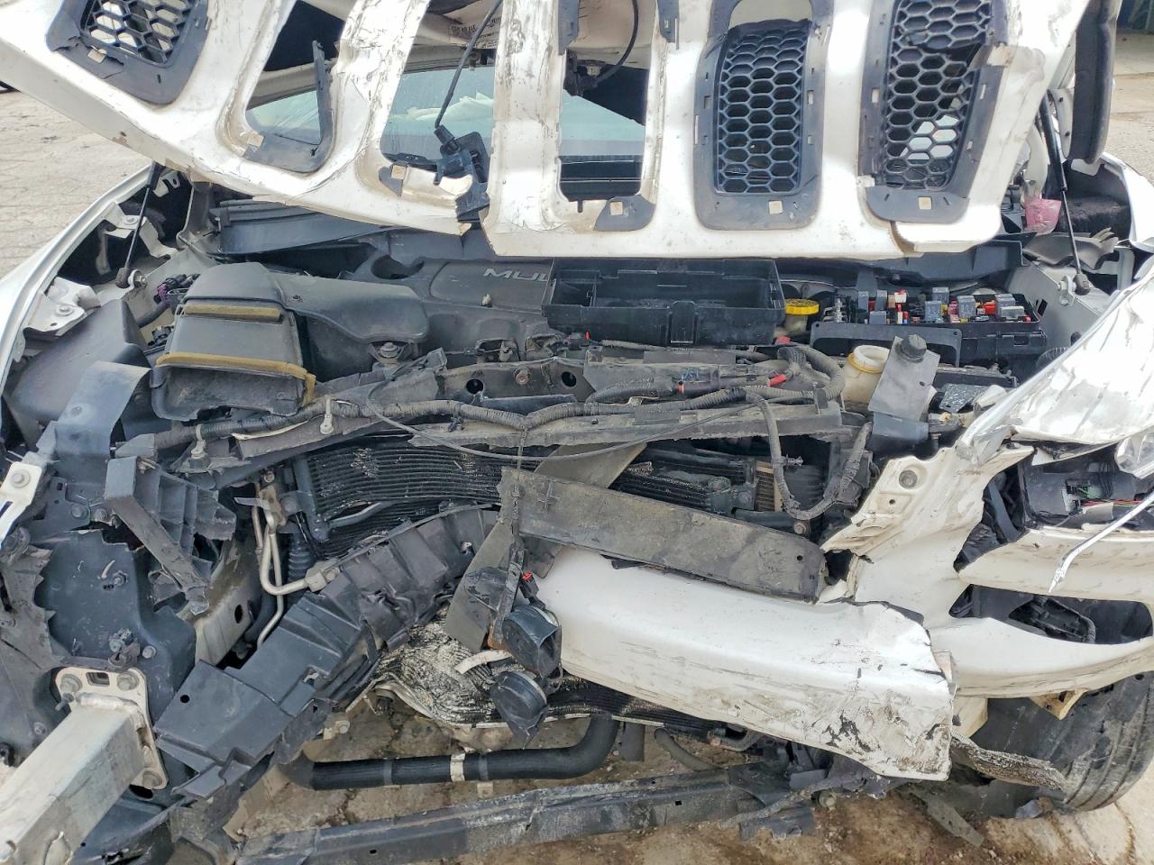 2015 Jeep Cherokee Latitude Белый vin: 1C4PJMCB6FW793293