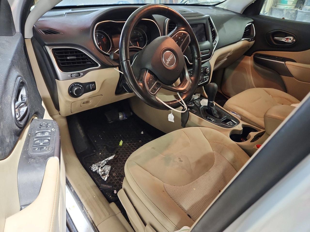 2020 Jeep Cherokee Latitude White vin: 1C4PJMCB6LD654630