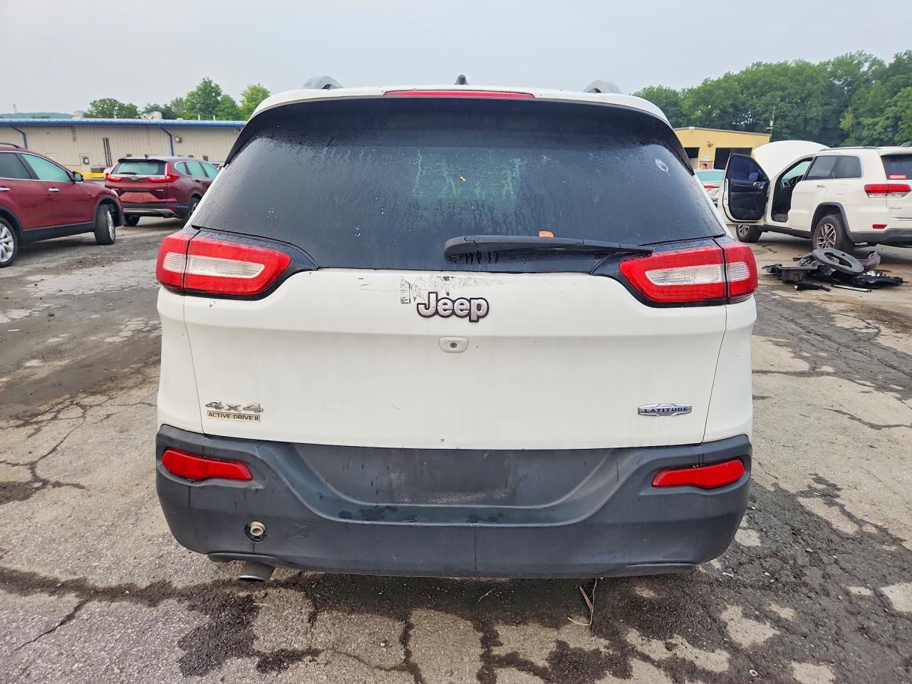 2014 Jeep Cherokee Latitude White vin: 1C4PJMCB7EW165953