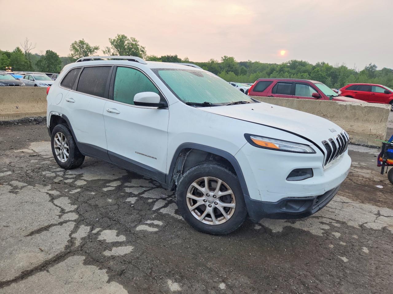 2014 Jeep Cherokee Latitude White vin: 1C4PJMCB7EW165953
