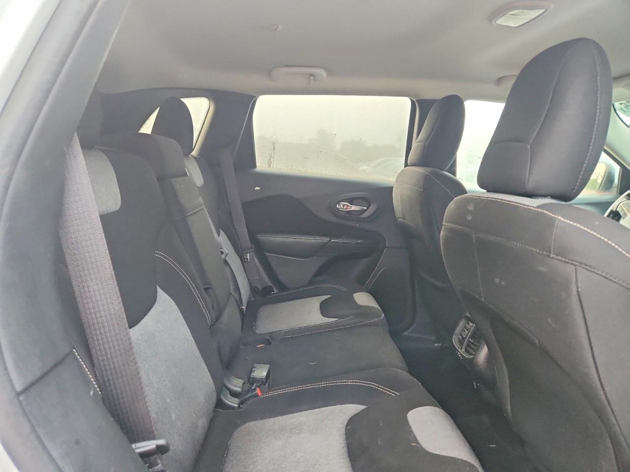 2014 Jeep Cherokee Latitude White vin: 1C4PJMCB7EW165953