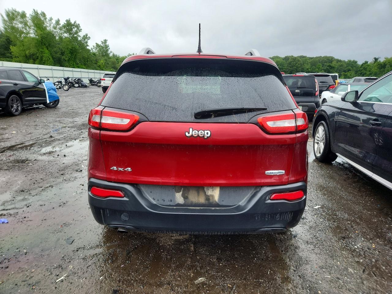 2014 Jeep Cherokee Latitude Red vin: 1C4PJMCB7EW215394