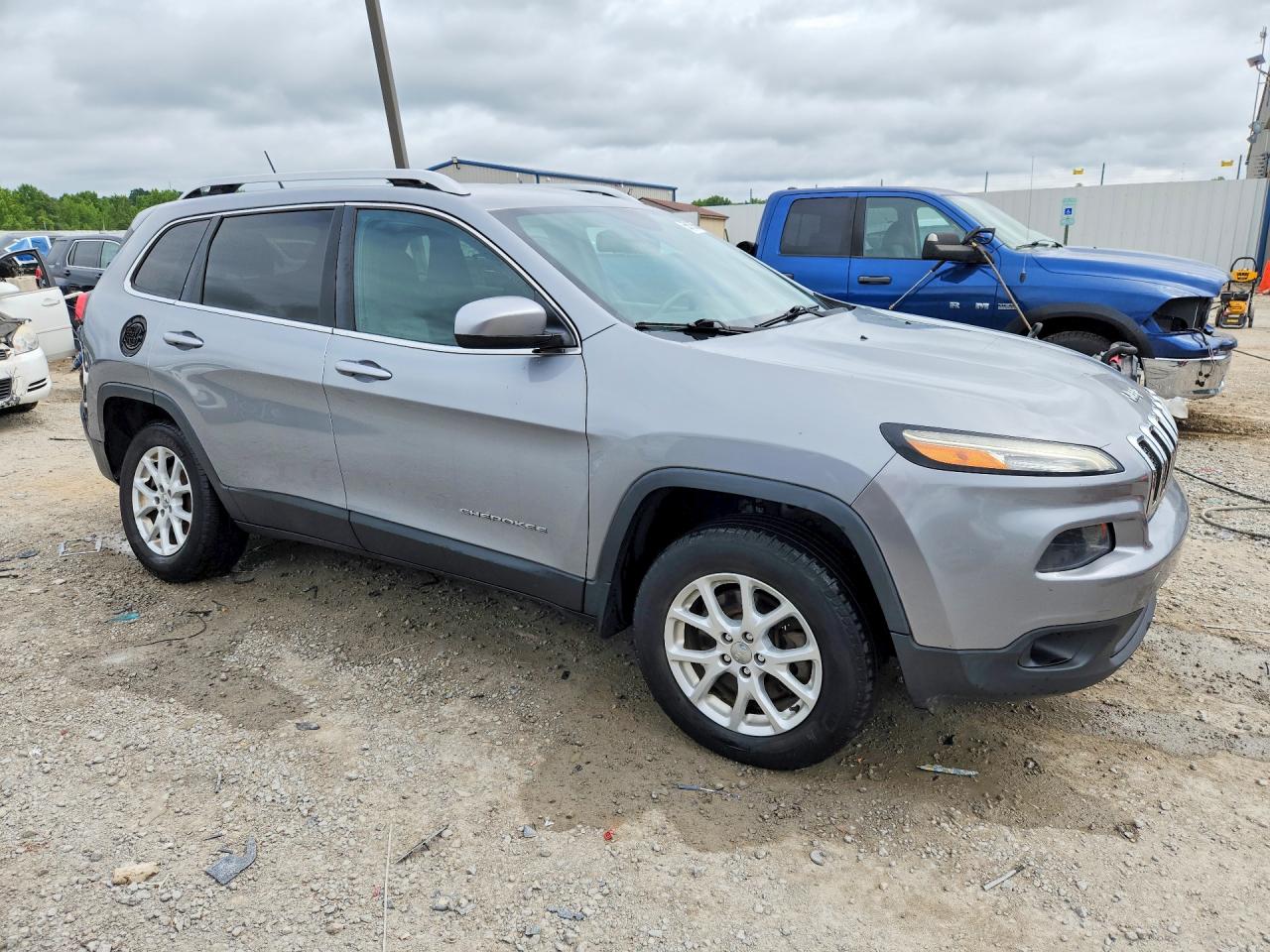 2014 Jeep Cherokee Latitude Silver vin: 1C4PJMCB7EW247469
